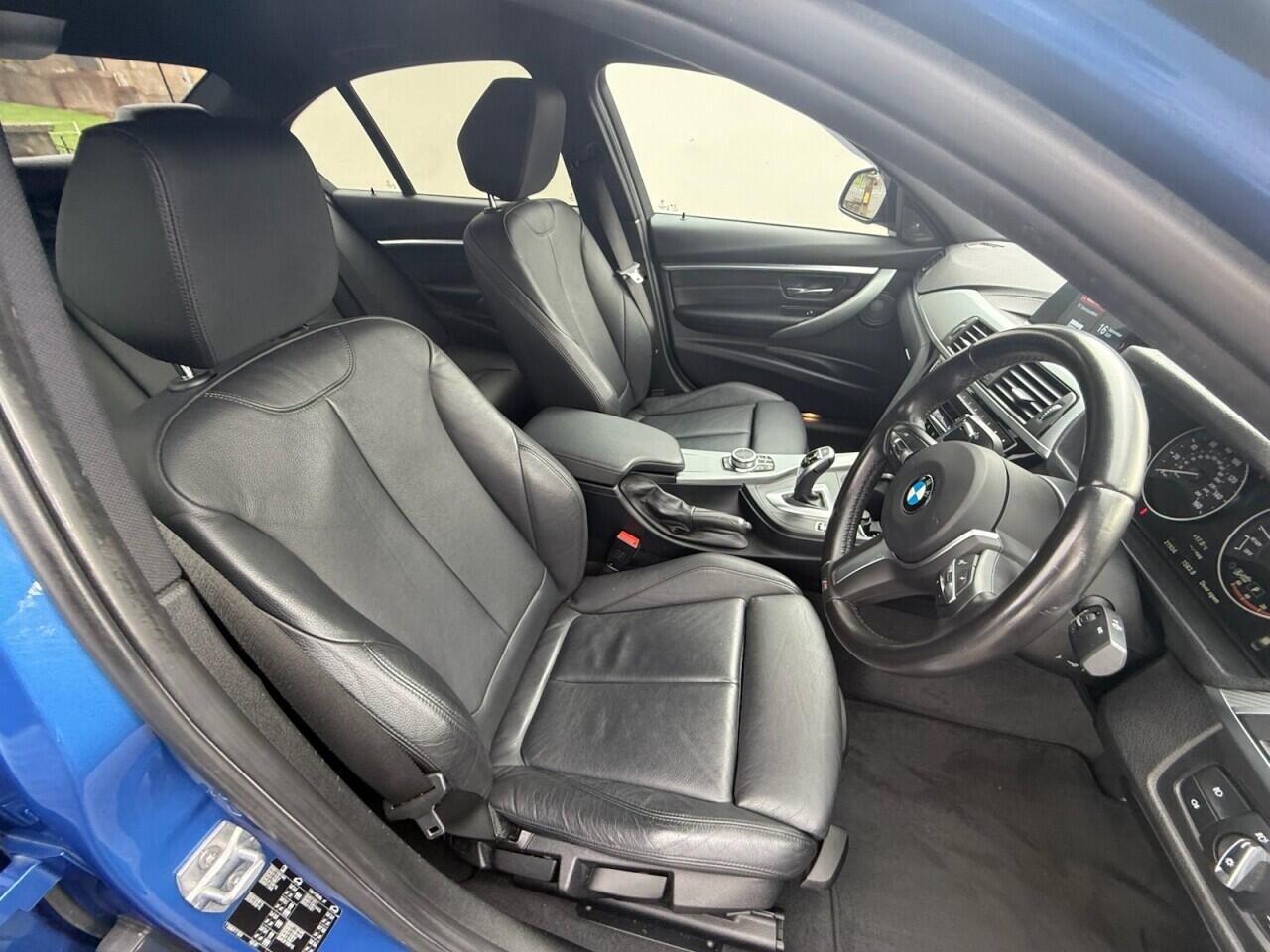 BMW 3 Series view 18