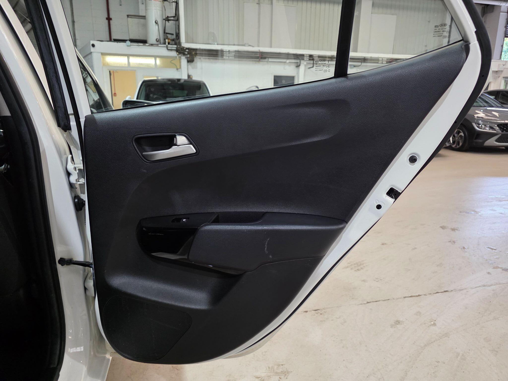 Kia Picanto view 18