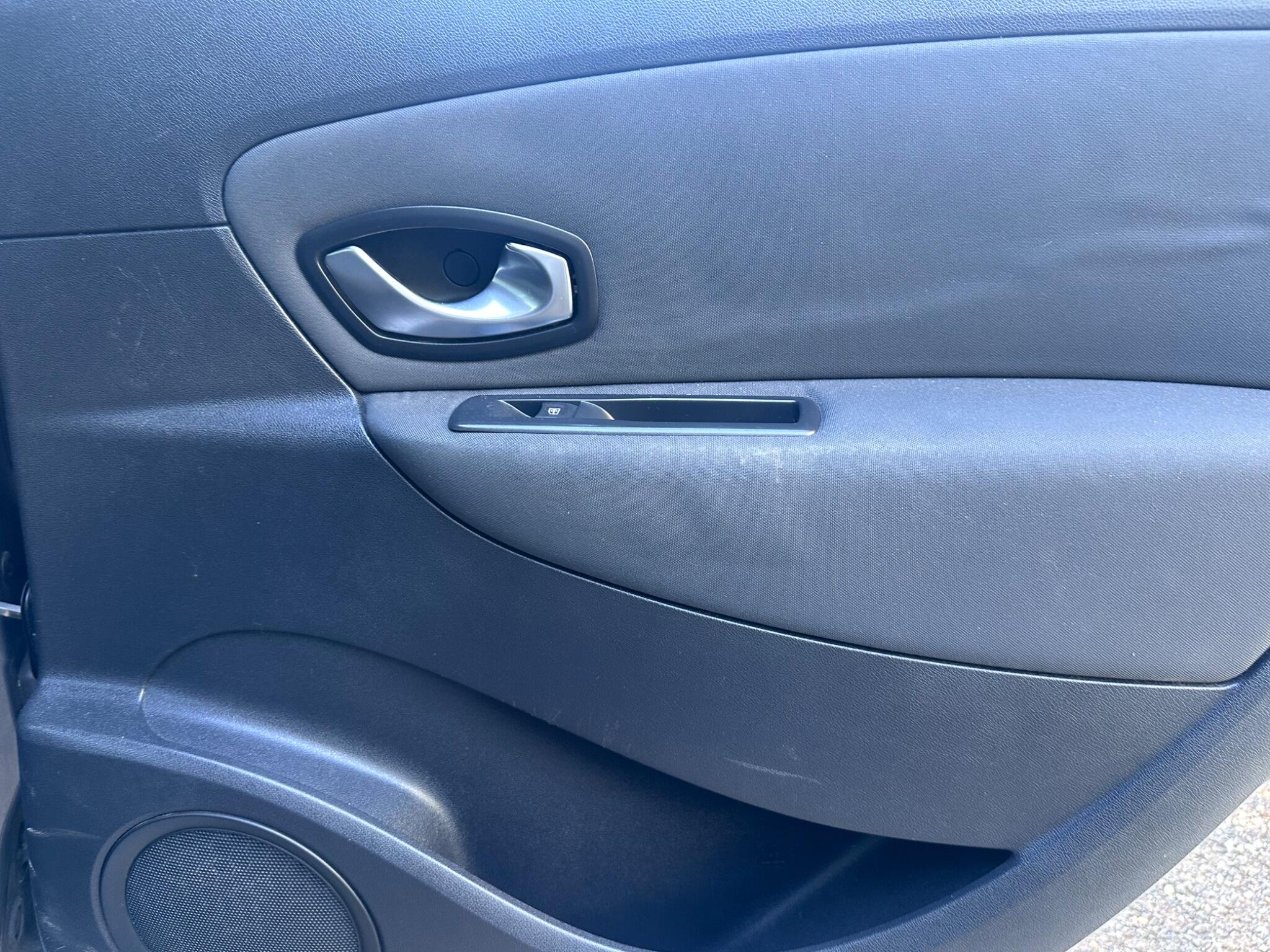 2010 Renault Grand Scenic image 33