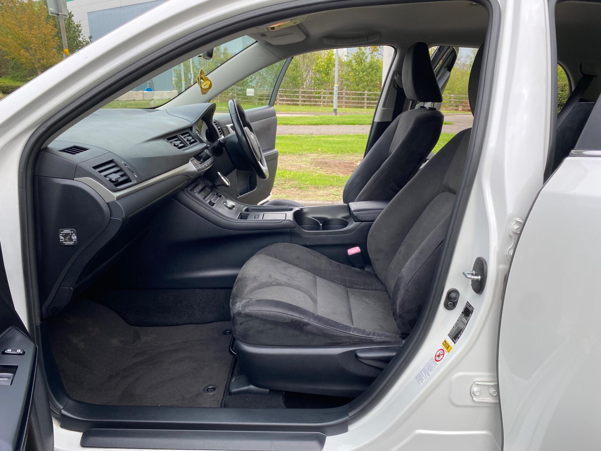 Lexus CT view 33