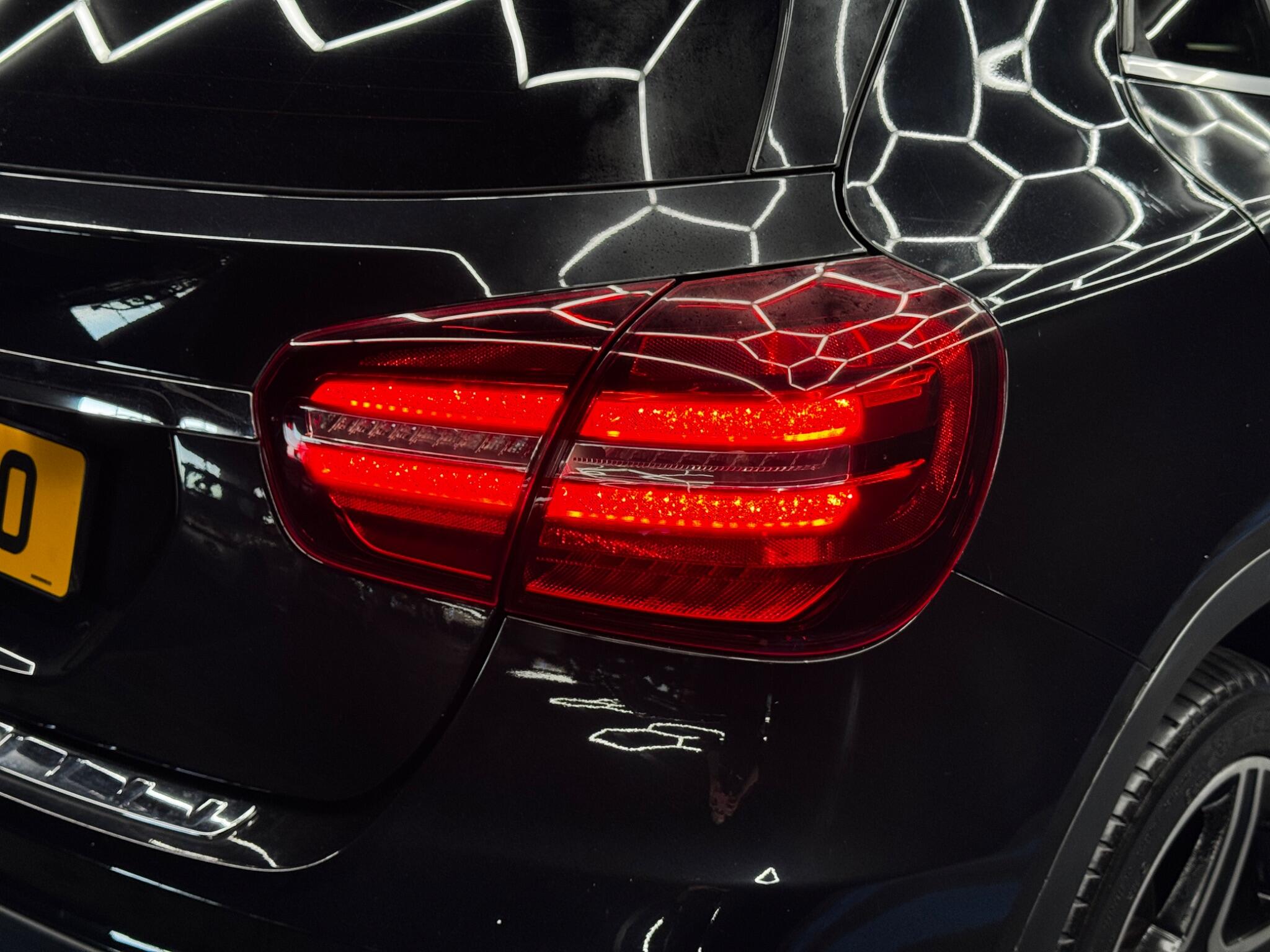 Mercedes-Benz GLA view 42