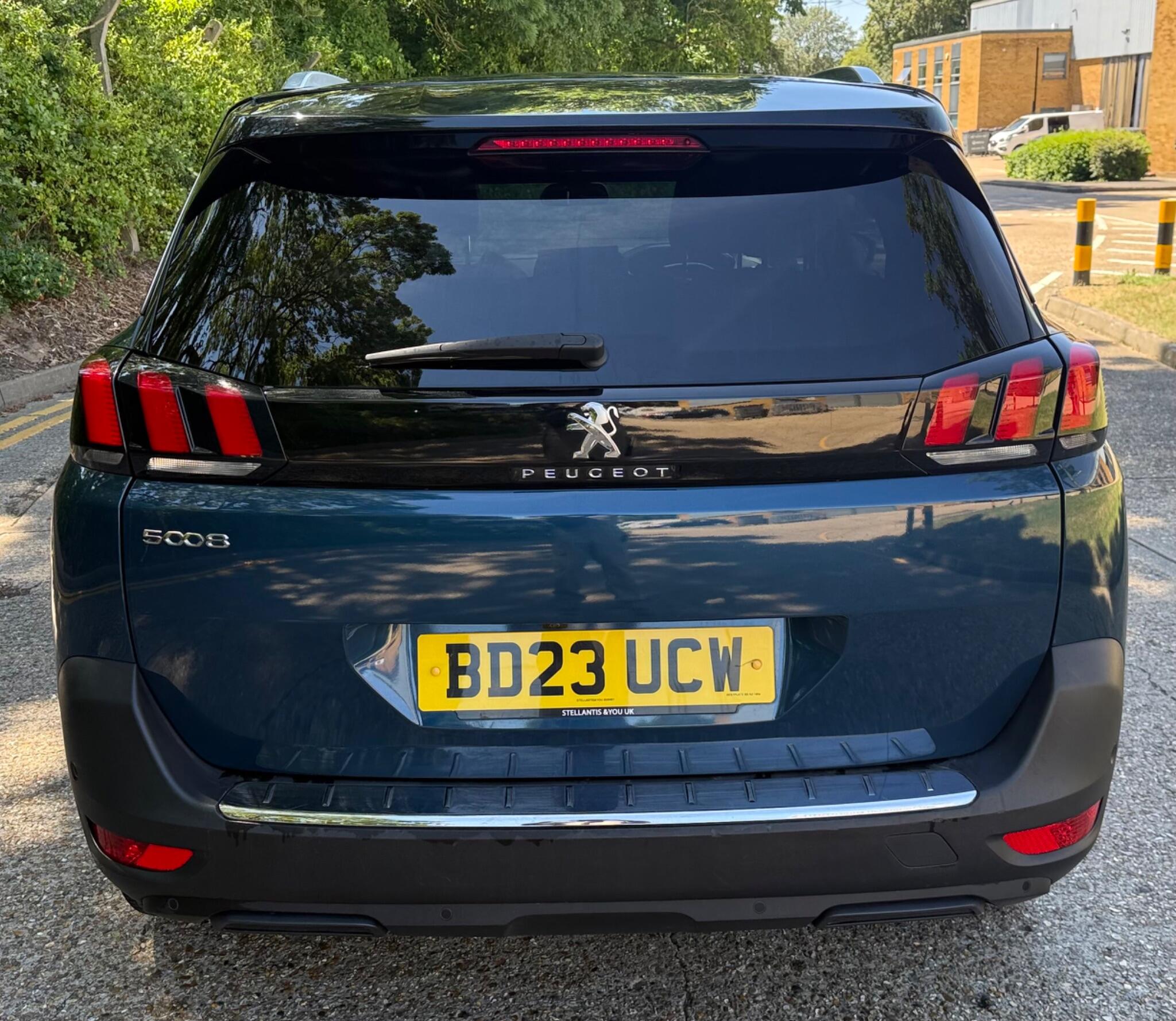 Peugeot 5008 view 3