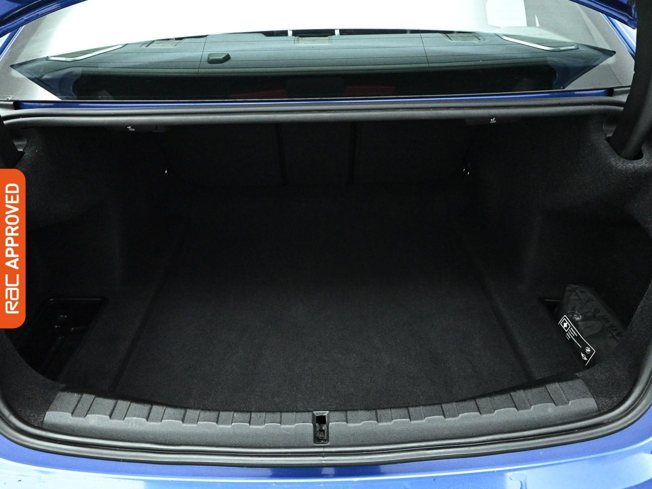BMW 3 Series view 26