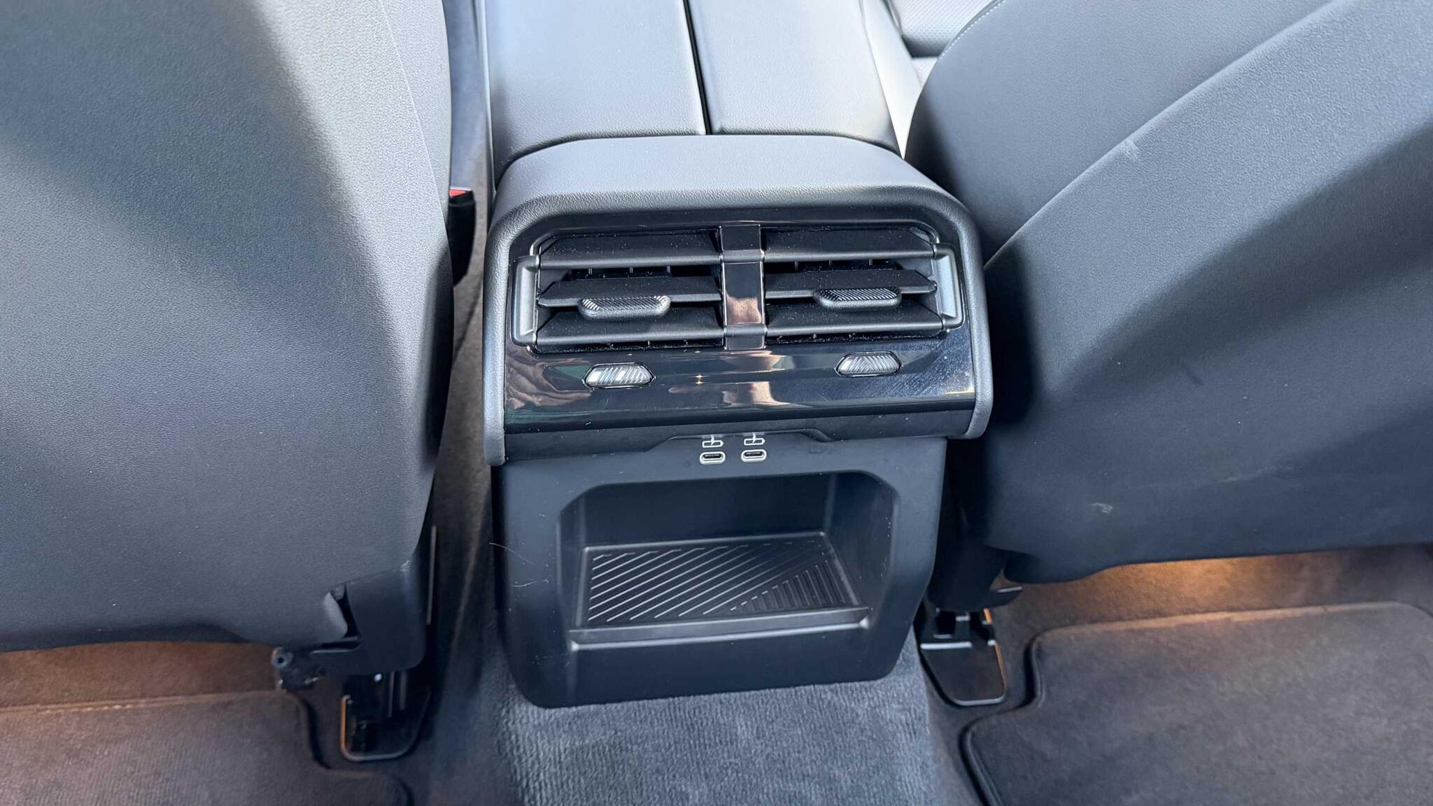 BMW i5 view 30