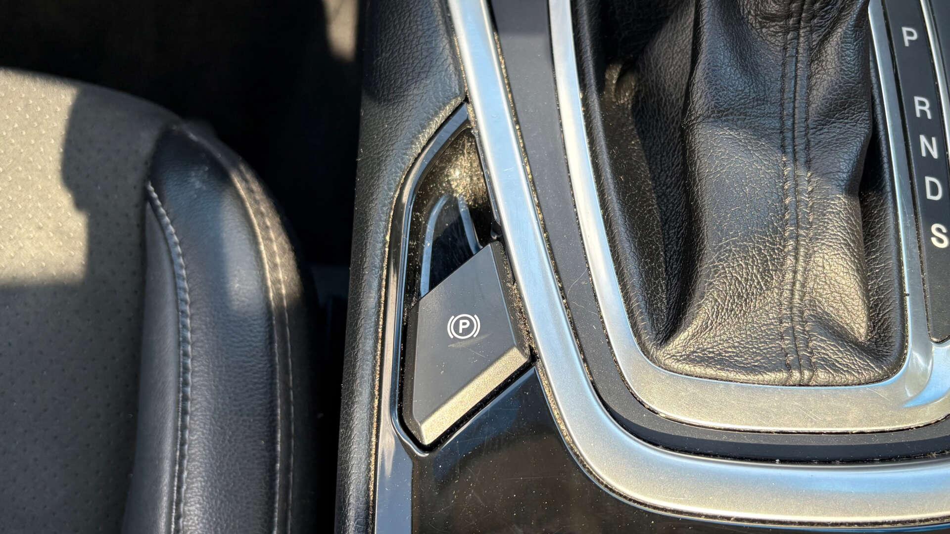 Ford Edge view 38