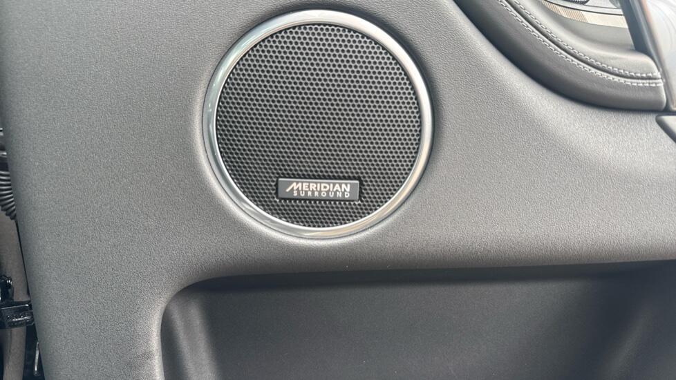 Land Rover Discovery Sport view 26