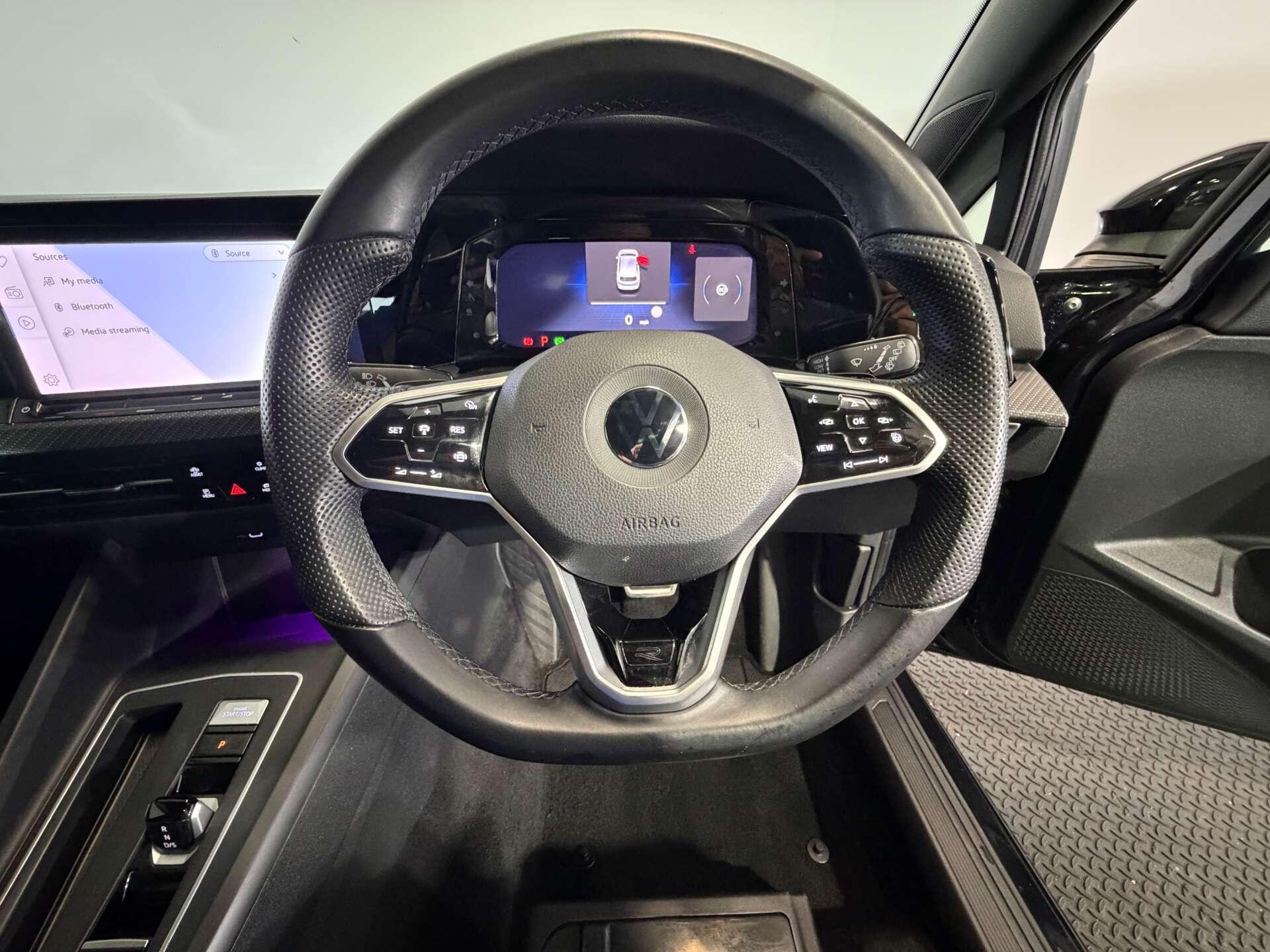 Volkswagen Golf view 25