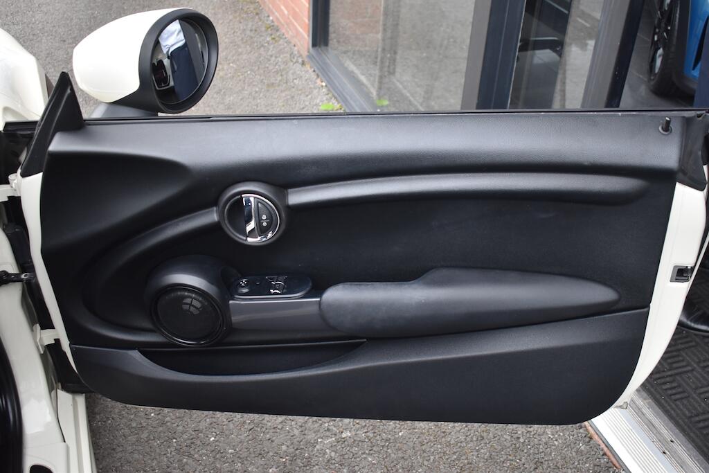 Mini Cooper view 32
