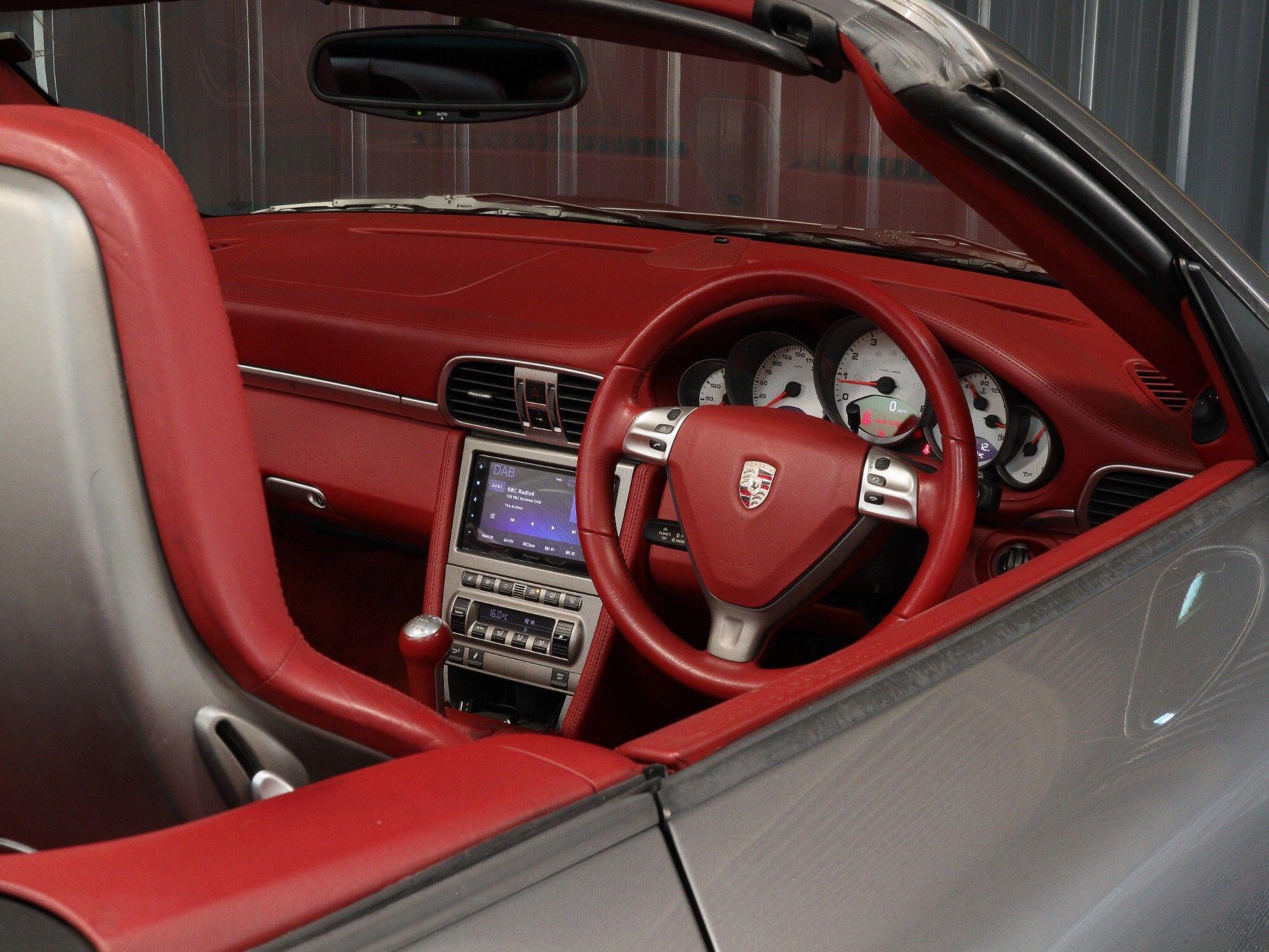 Porsche 911 view 8