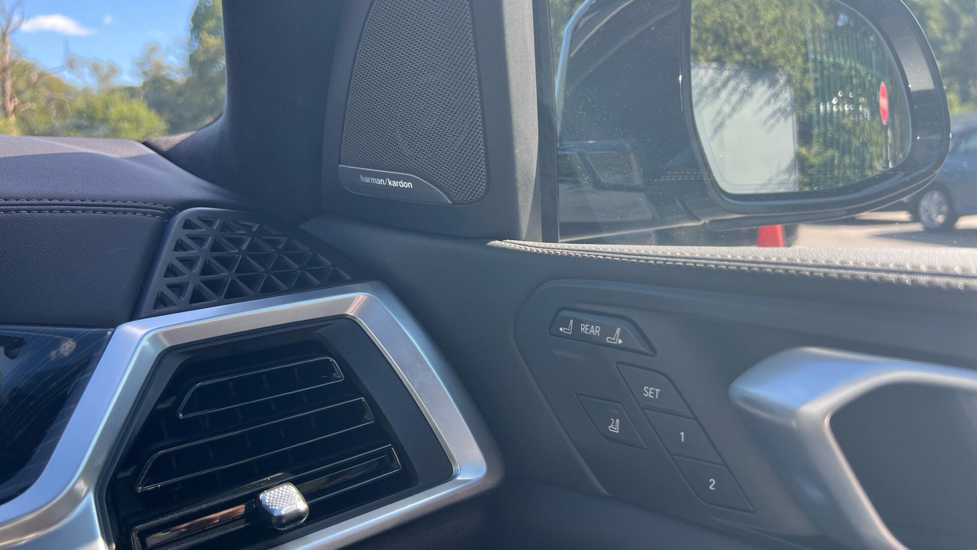 BMW X7 view 20