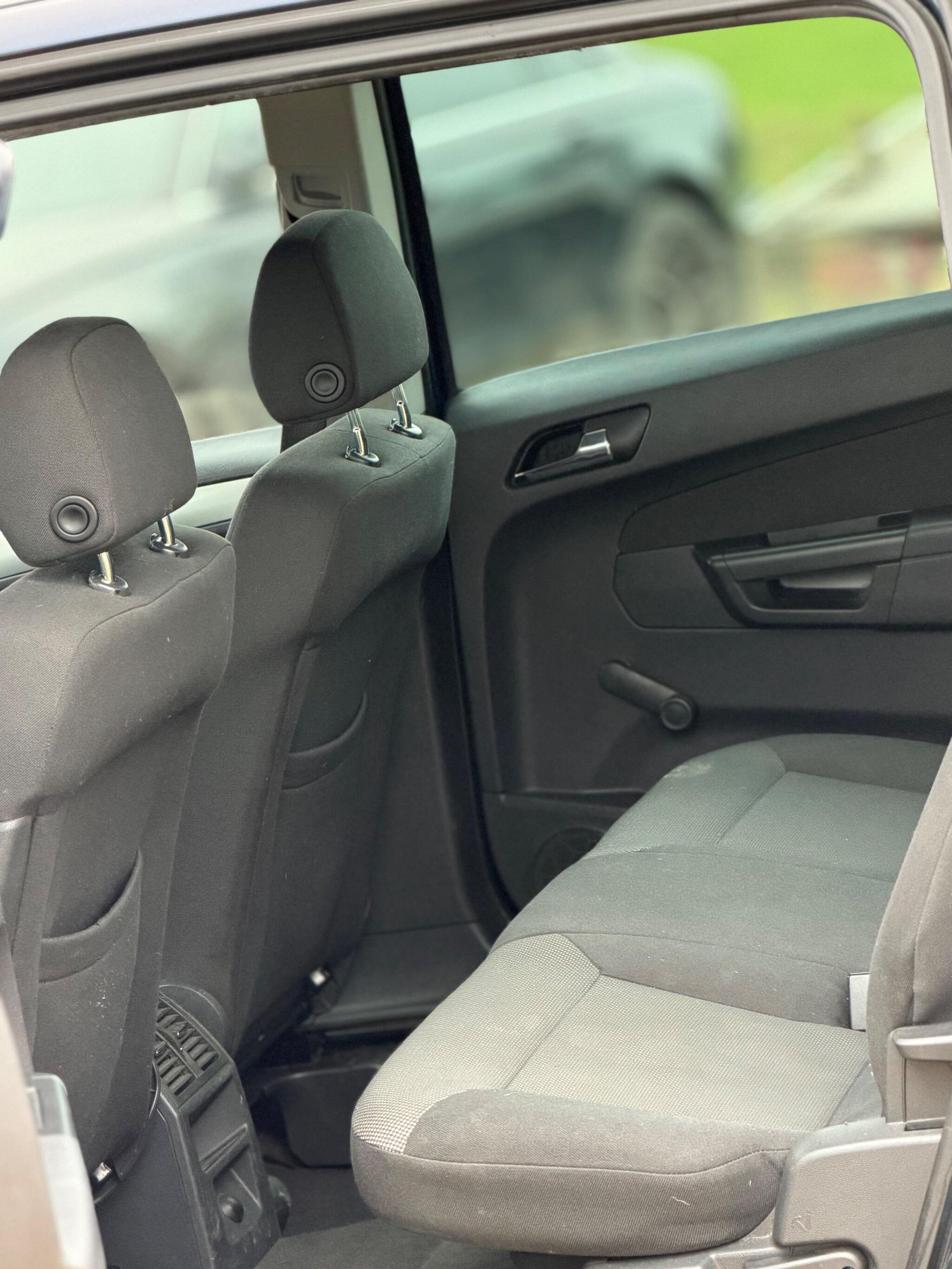 2012 Vauxhall Zafira 1.6 16V Excite Euro 5 5dr image 21