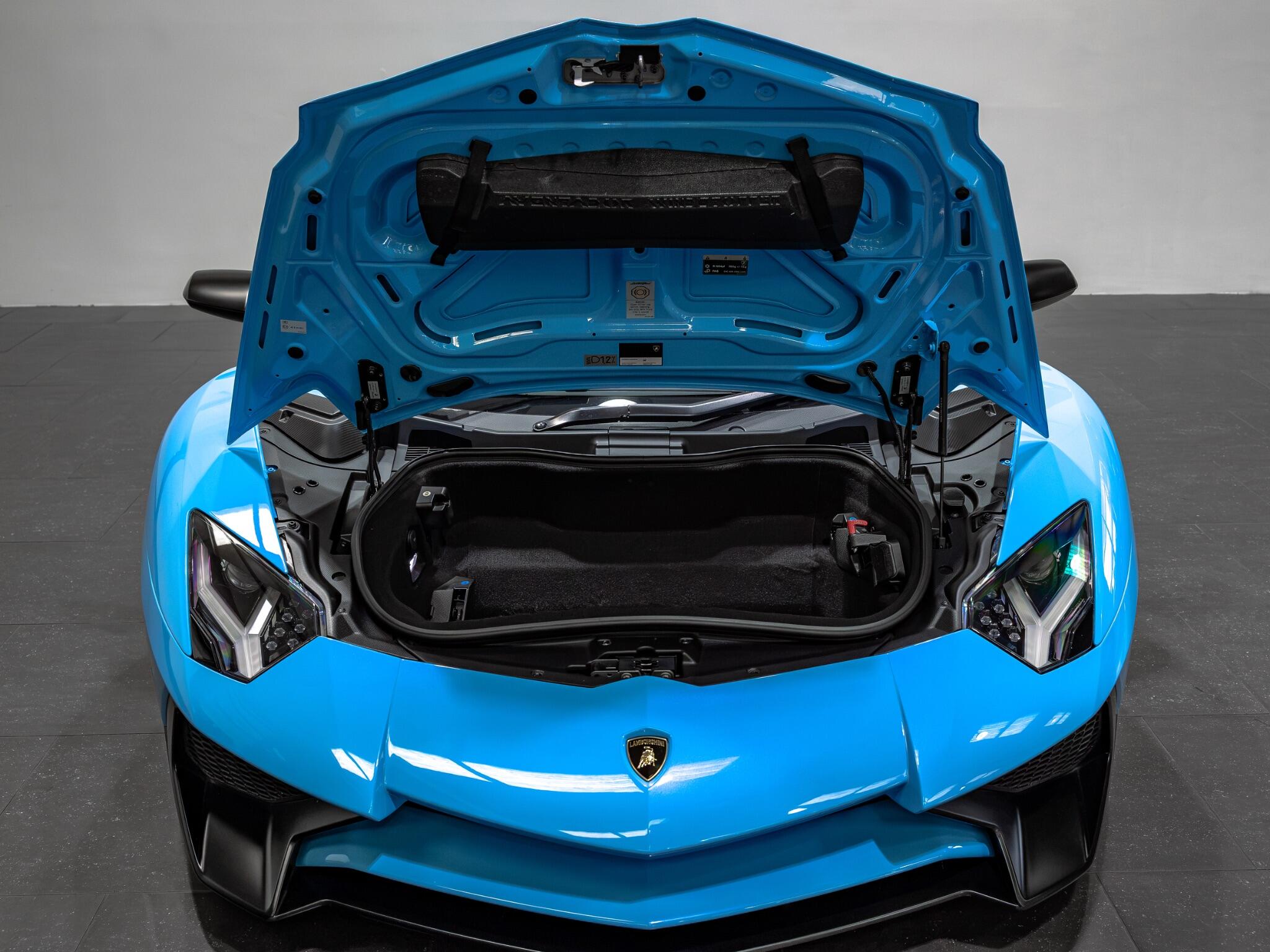 Lamborghini Aventador view 28