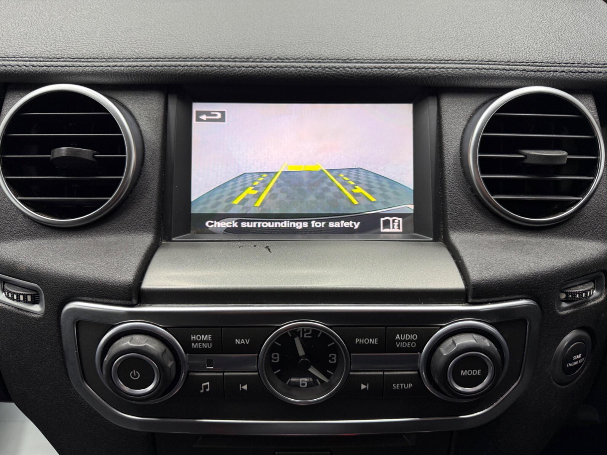 Land Rover Discovery 4 view 18