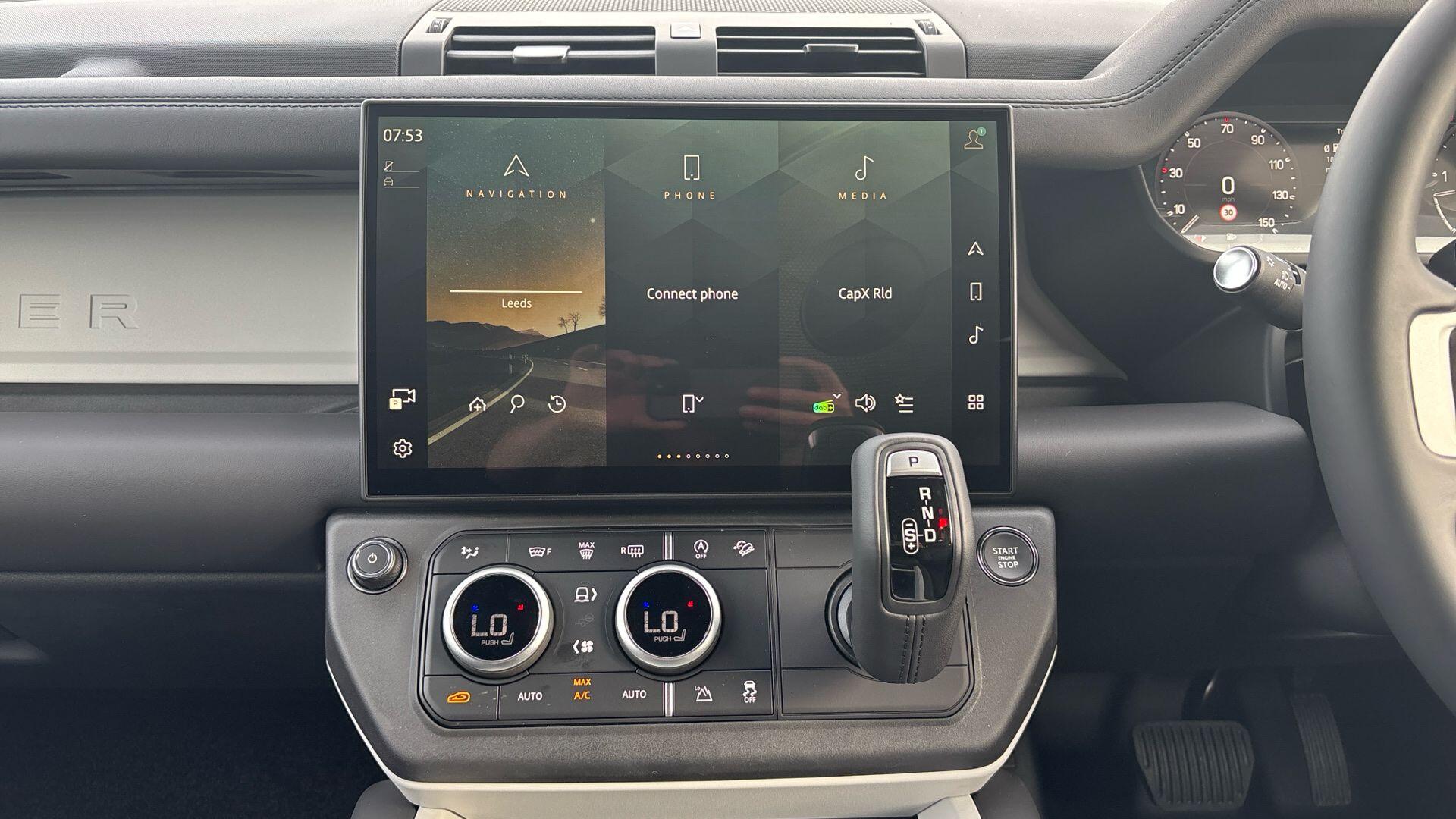Land Rover Defender view 30