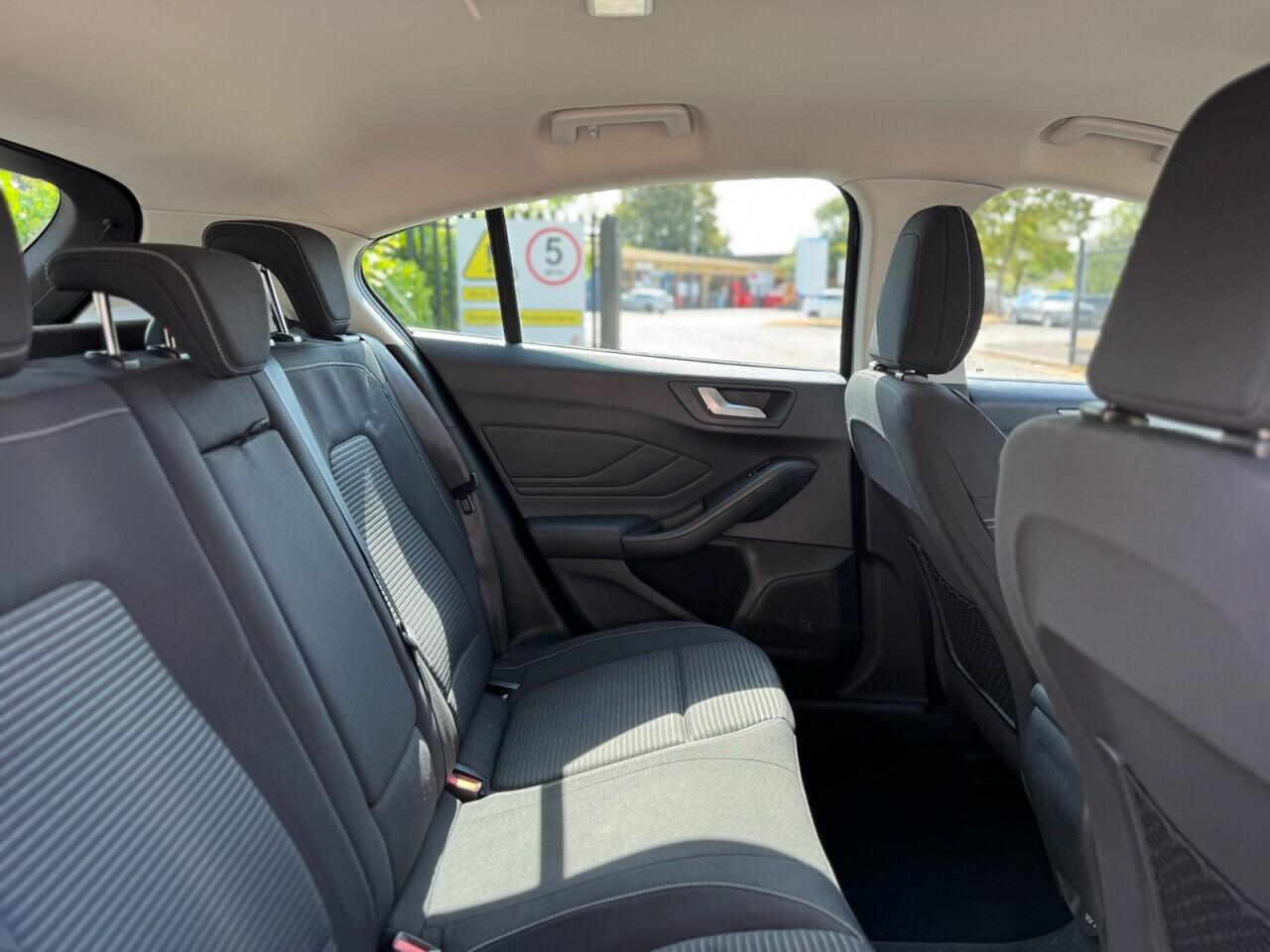 Ford Focus view 29