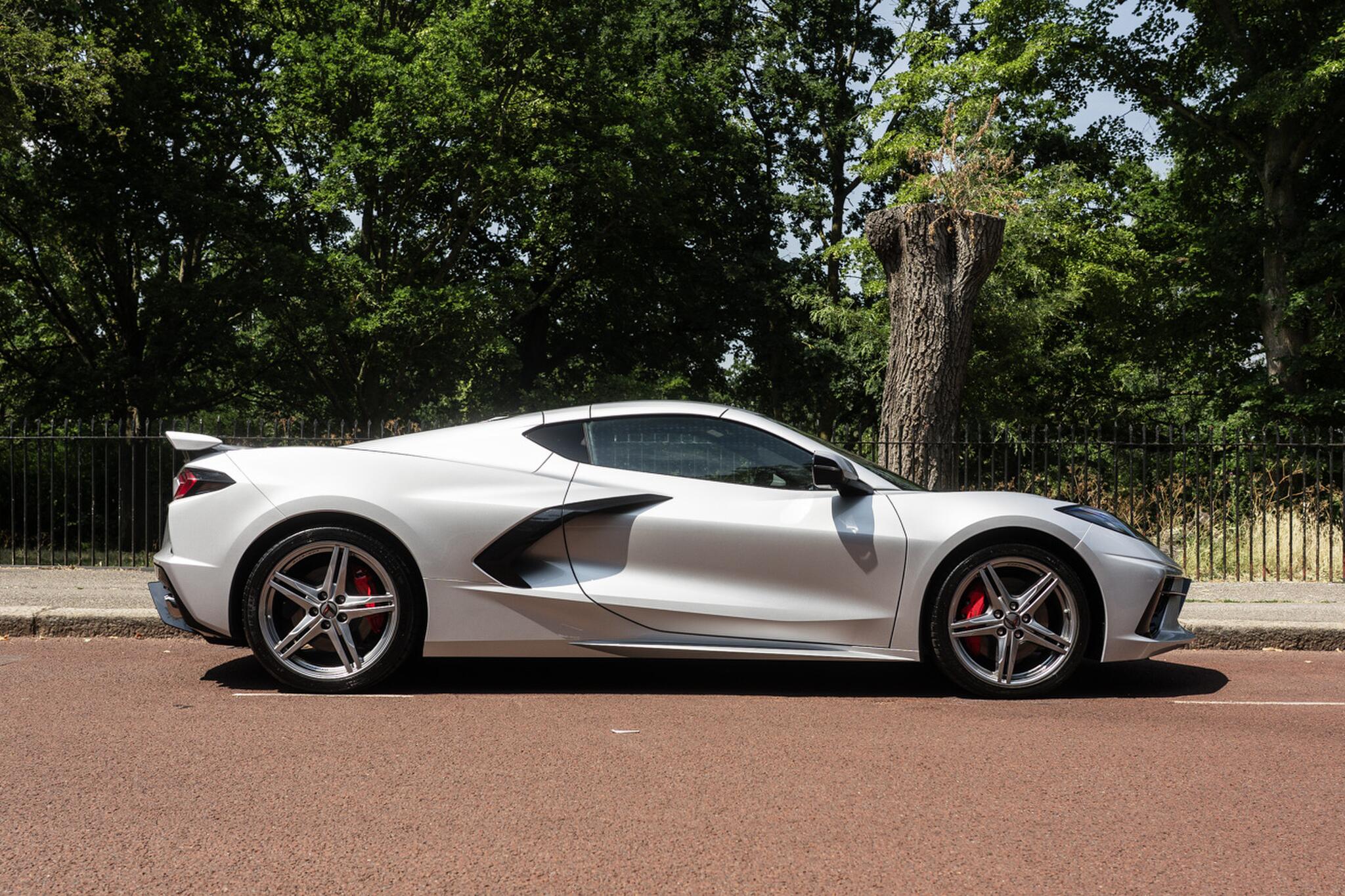 Chevrolet Corvette Stingray view 3