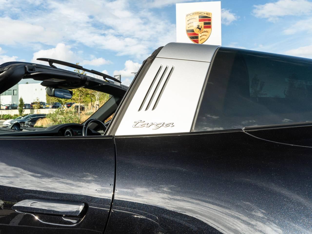 Porsche 911 view 18