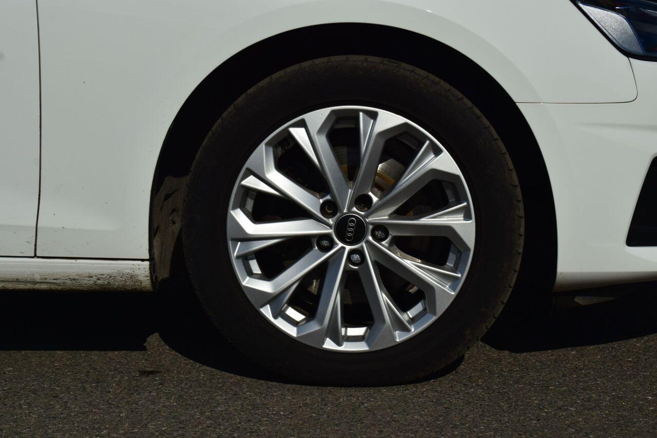 Audi A4 view 12