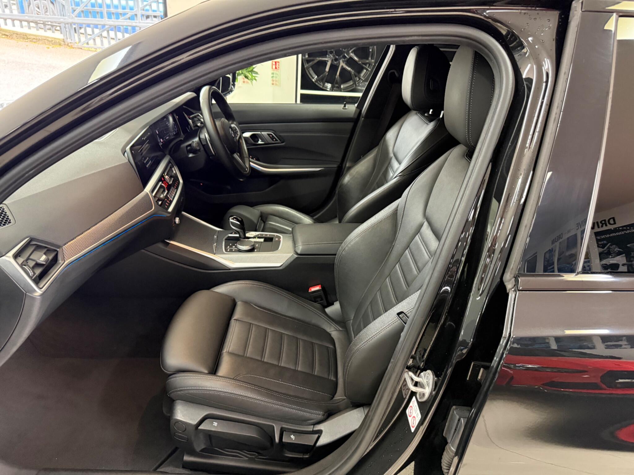 BMW 3 Series view 33