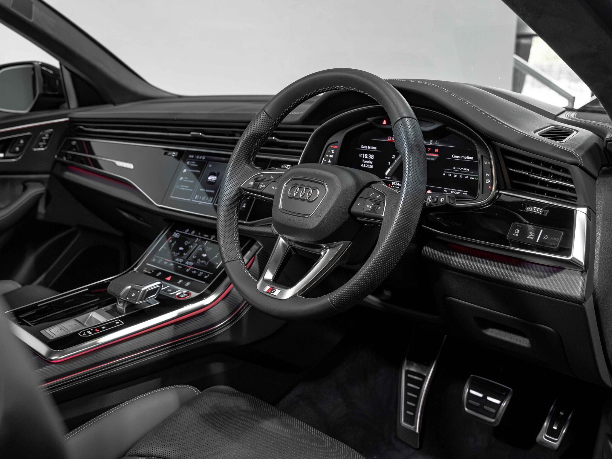 Audi SQ8 view 17