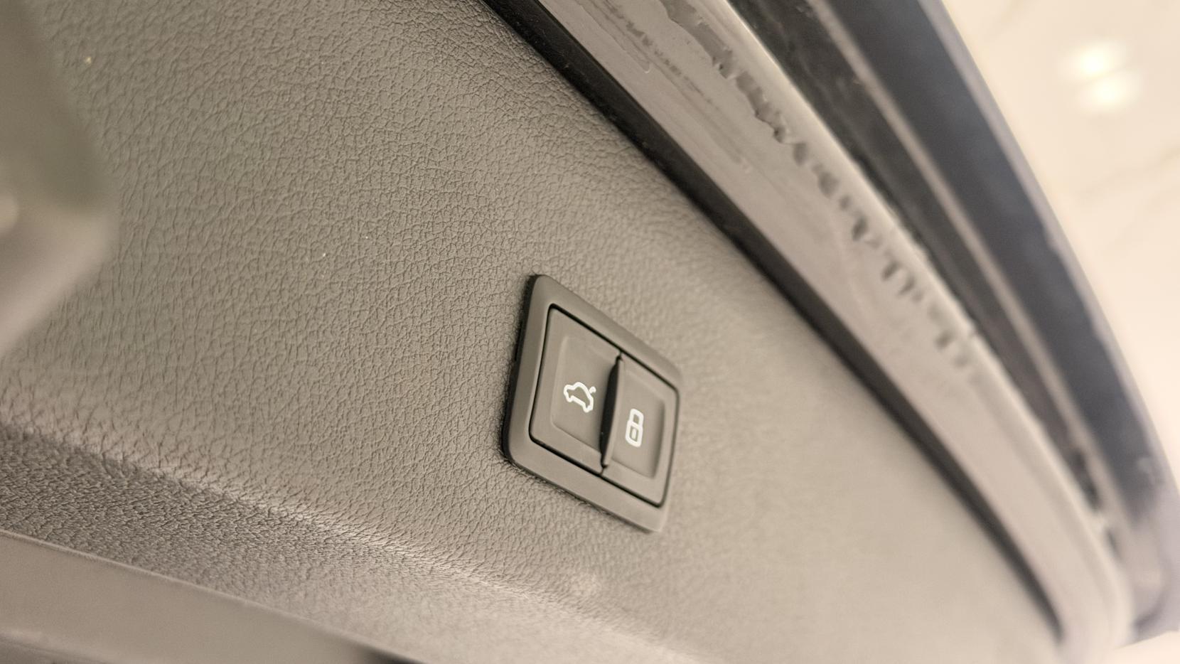Audi Q3 view 28