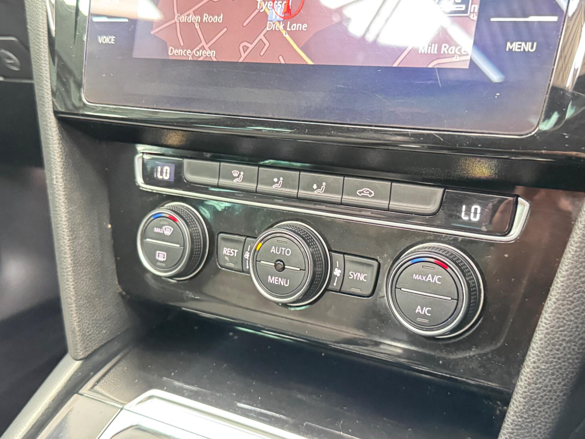Volkswagen Passat view 11