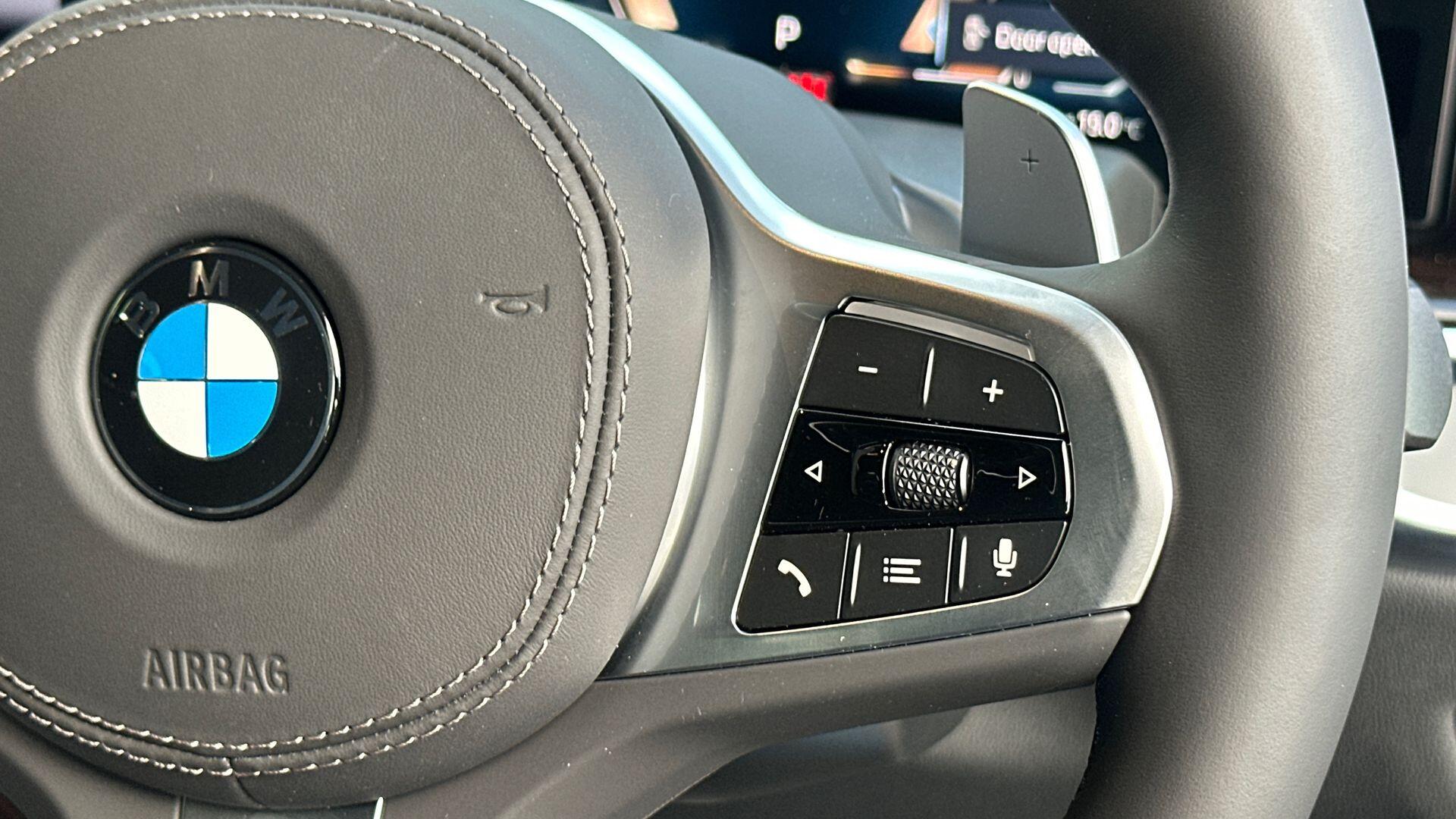 BMW X7 view 18