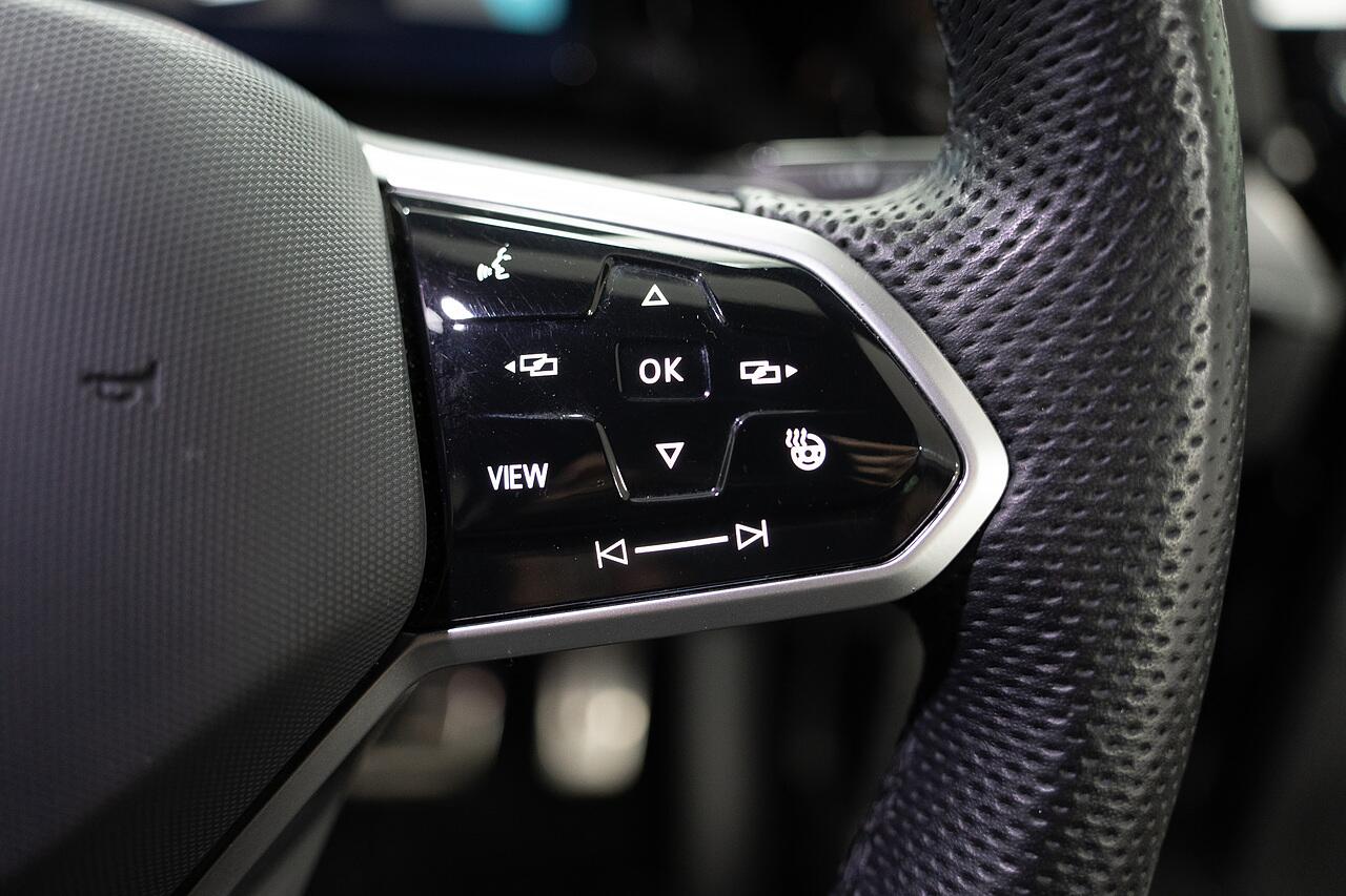 Volkswagen Golf view 8