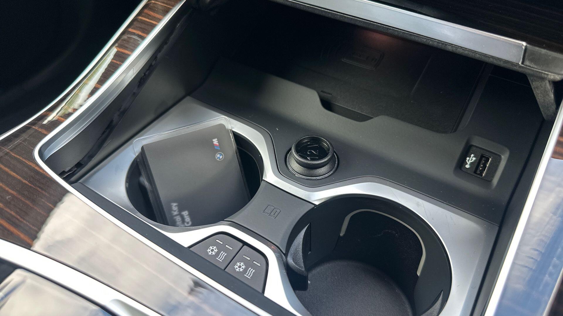 BMW X7 view 24