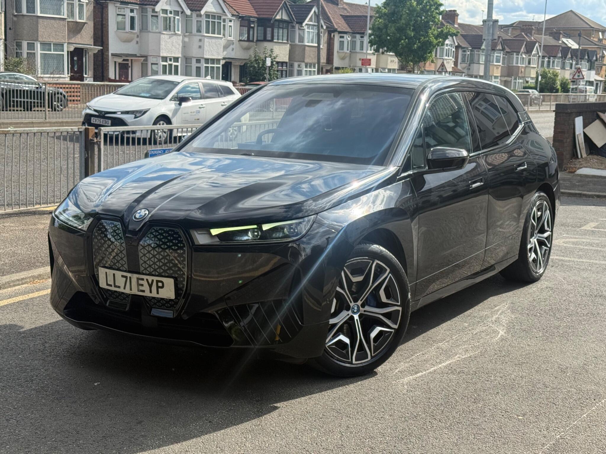 BMW Ix view 3