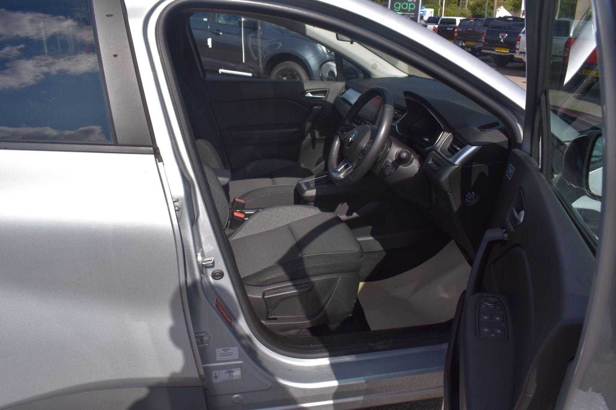 Captur - 1.3 TCe Iconic EDC Euro 6 (s/s) 5dr - Image 4