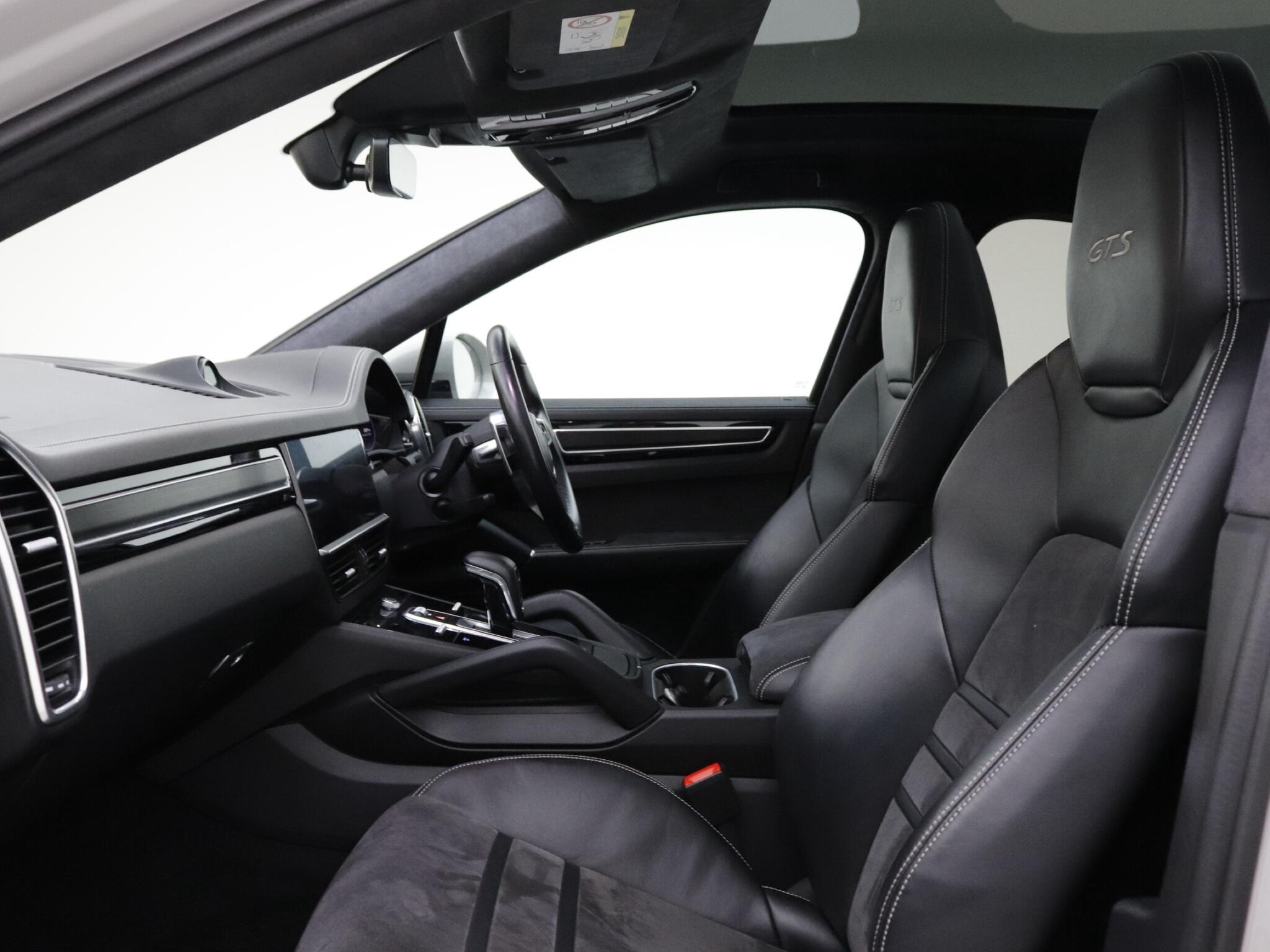 Porsche Cayenne view 27