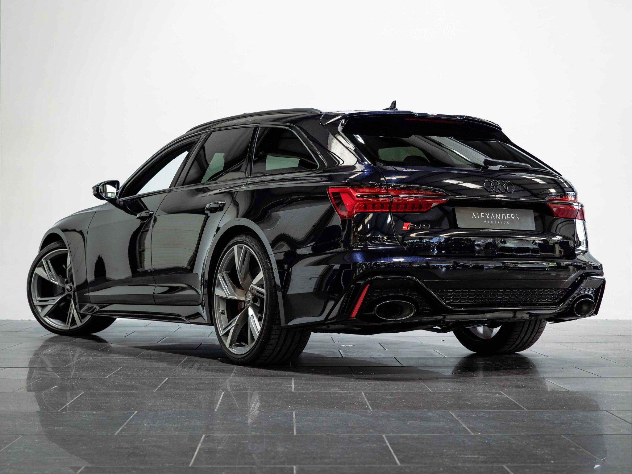 Audi RS6 Avant view 9