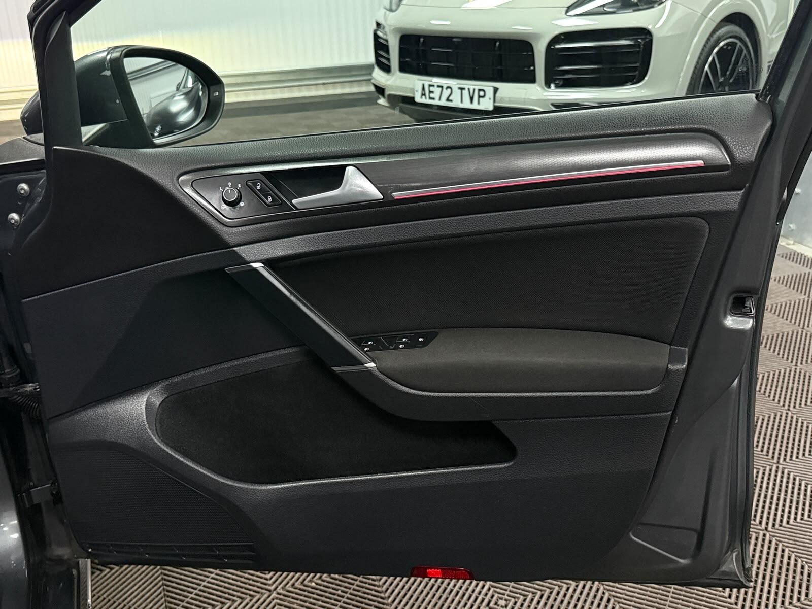 Volkswagen Golf view 26