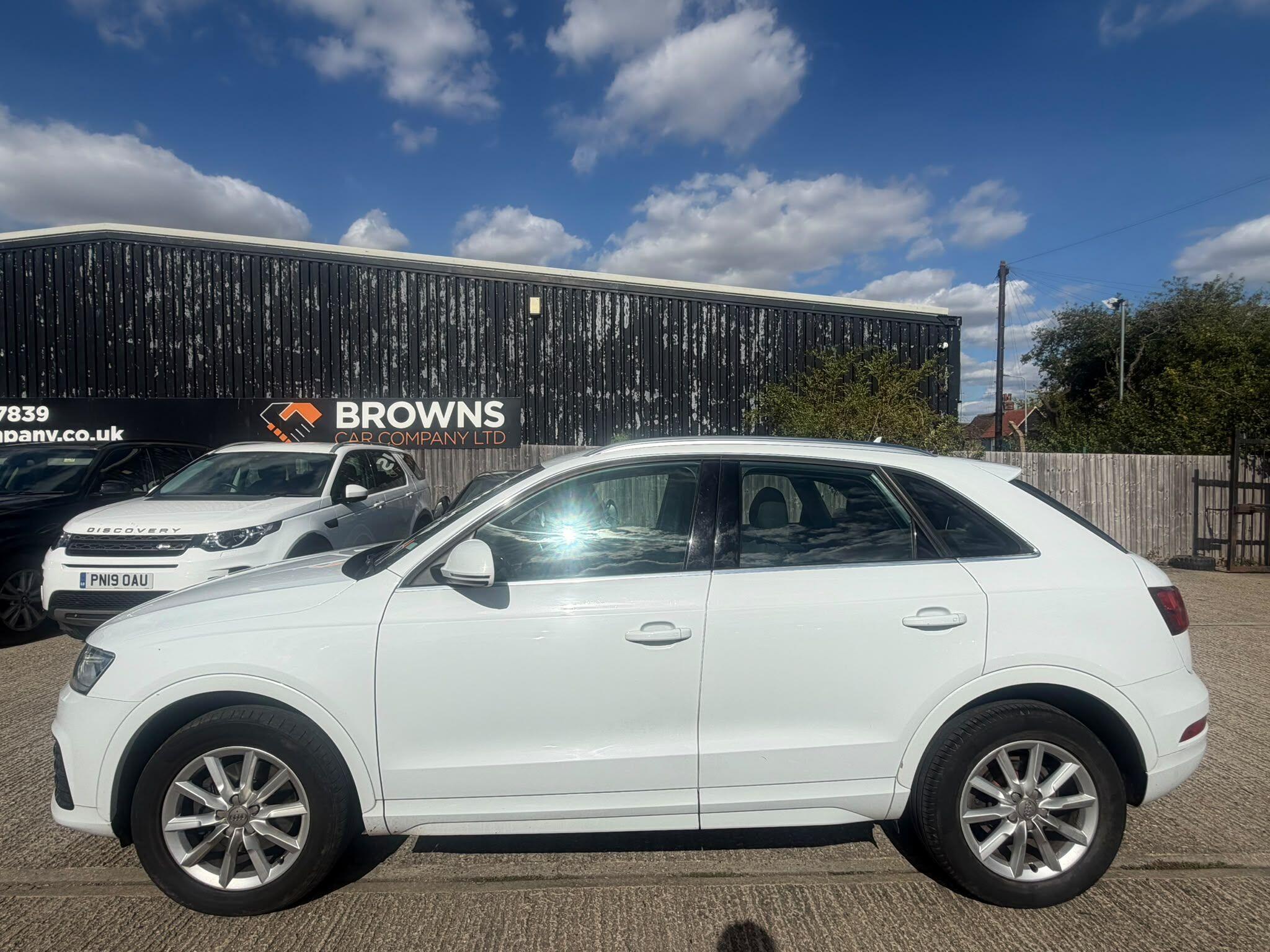 Audi Q3 view 6