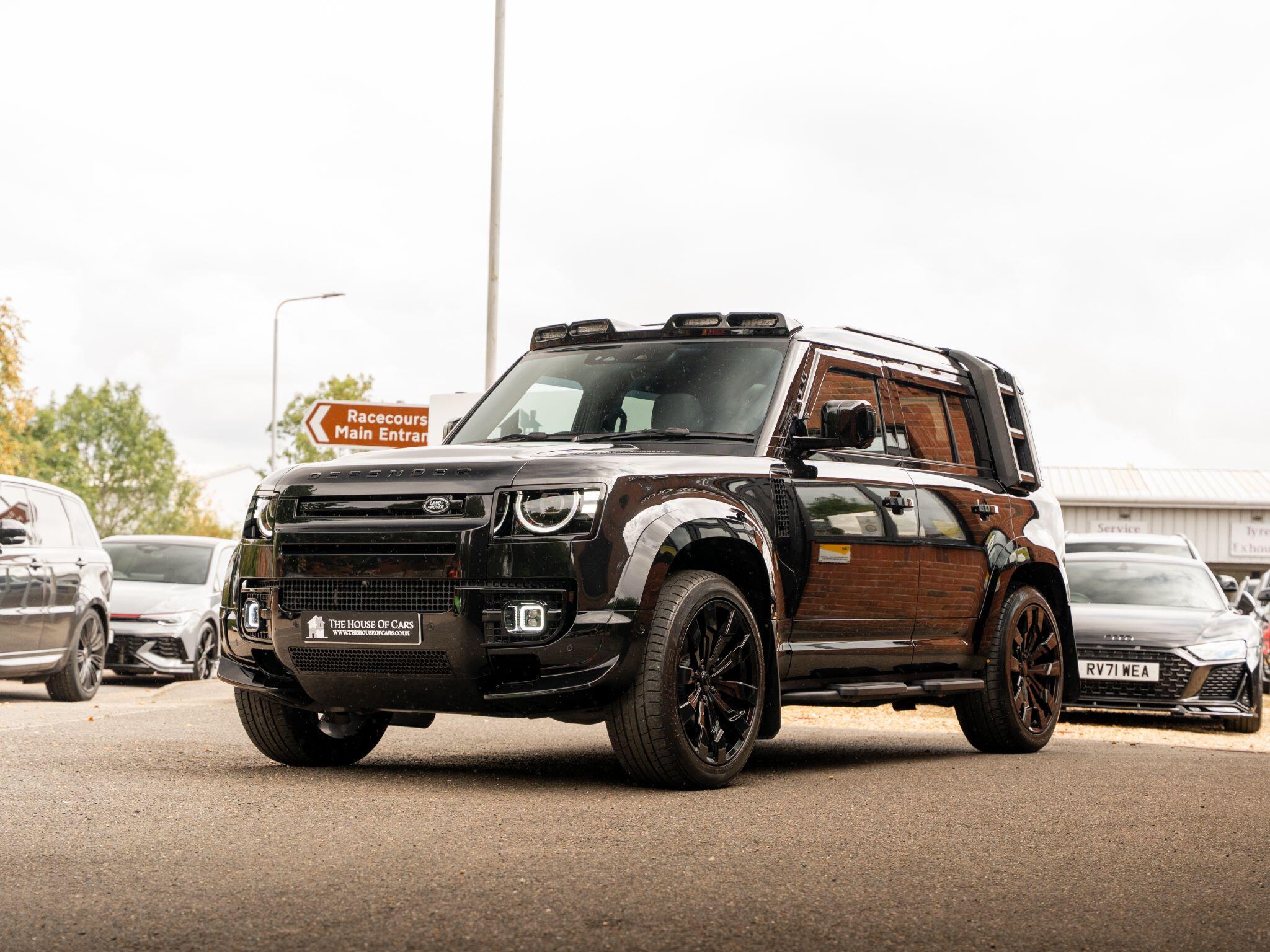Land Rover Defender 110 view 9