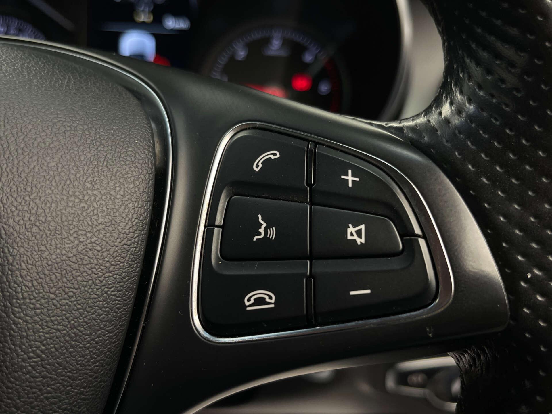 Mercedes-Benz X Class view 24