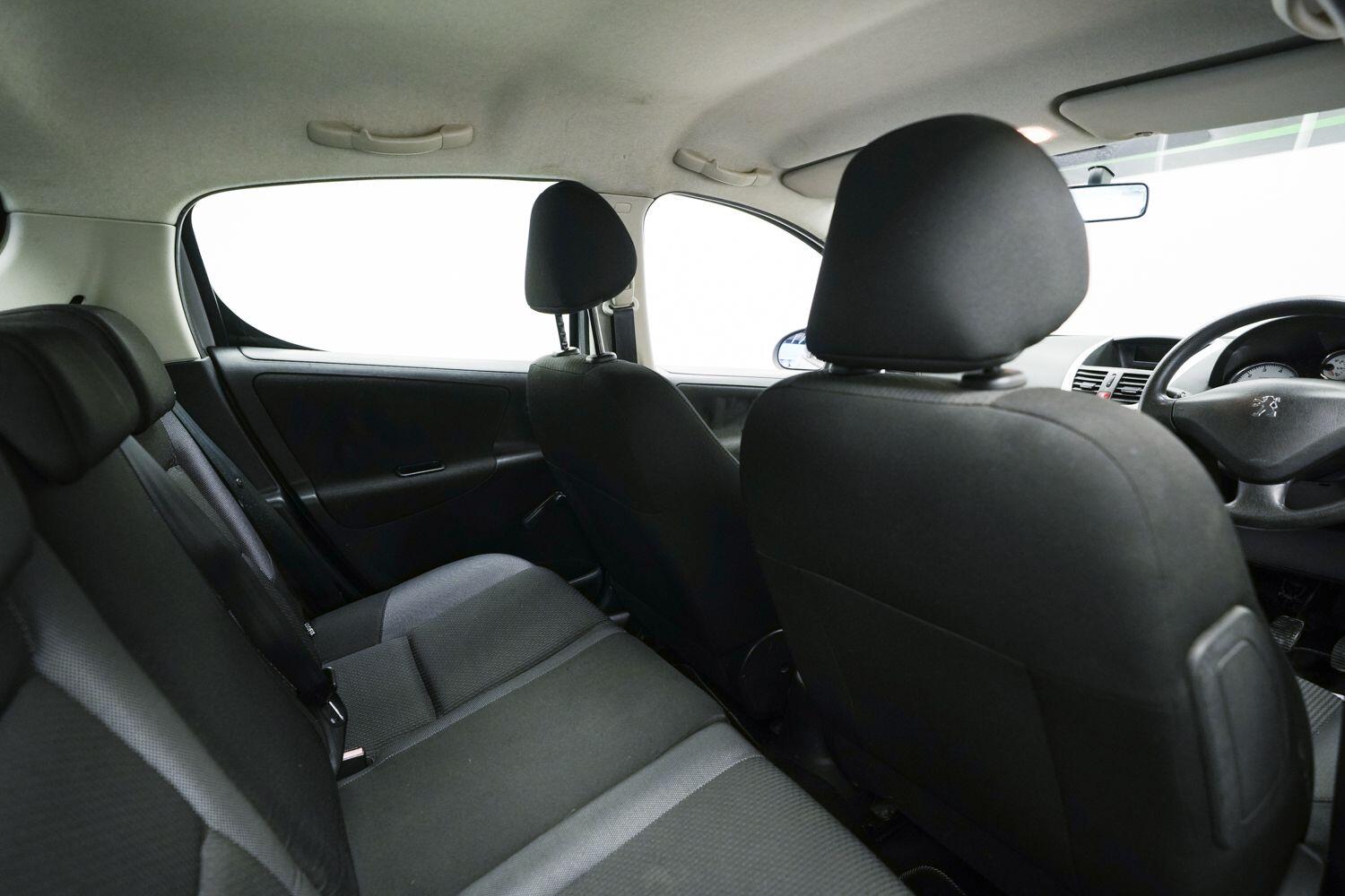 Peugeot 207 view 13