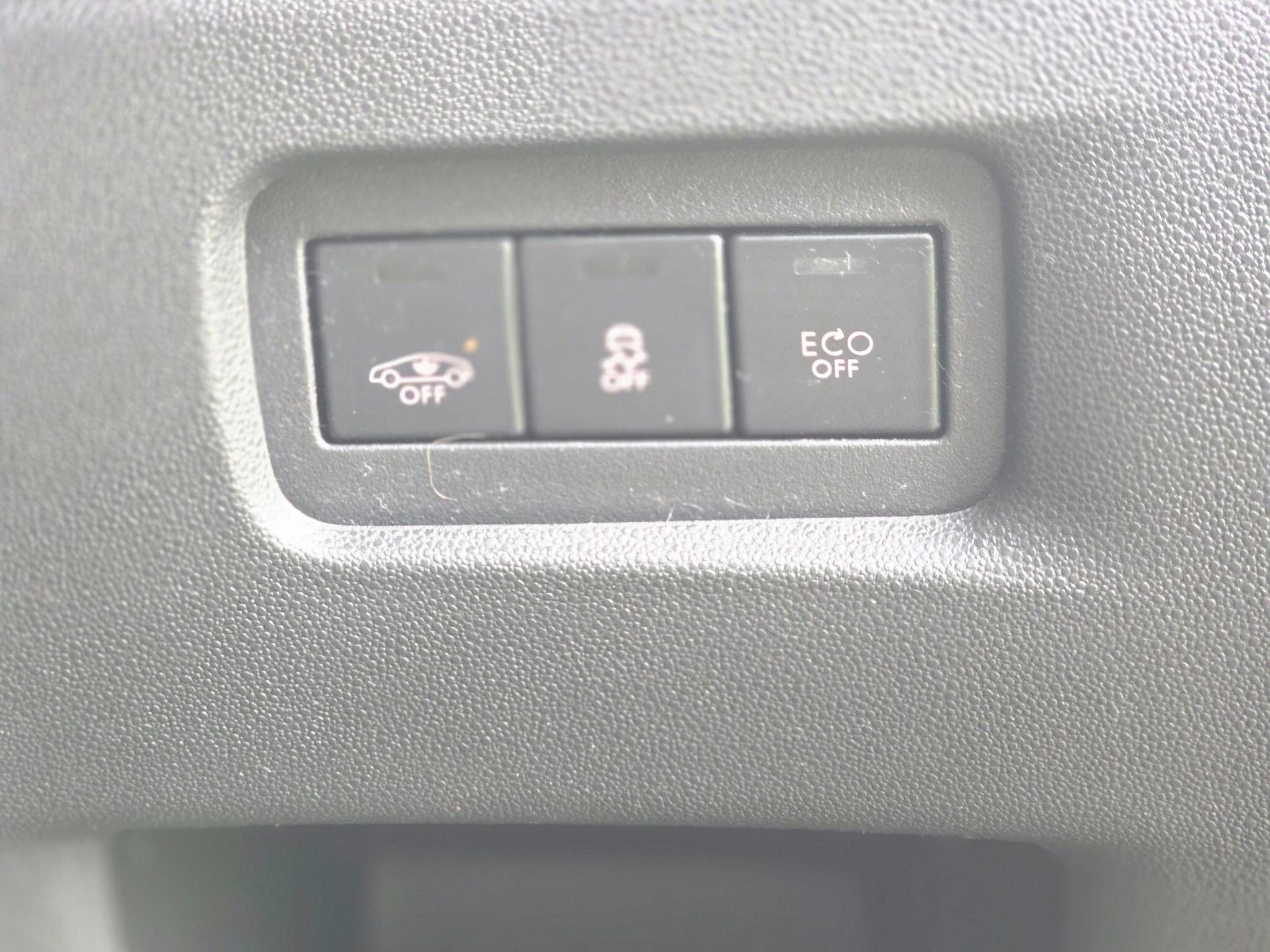 DS Automobiles DS 3 view 32