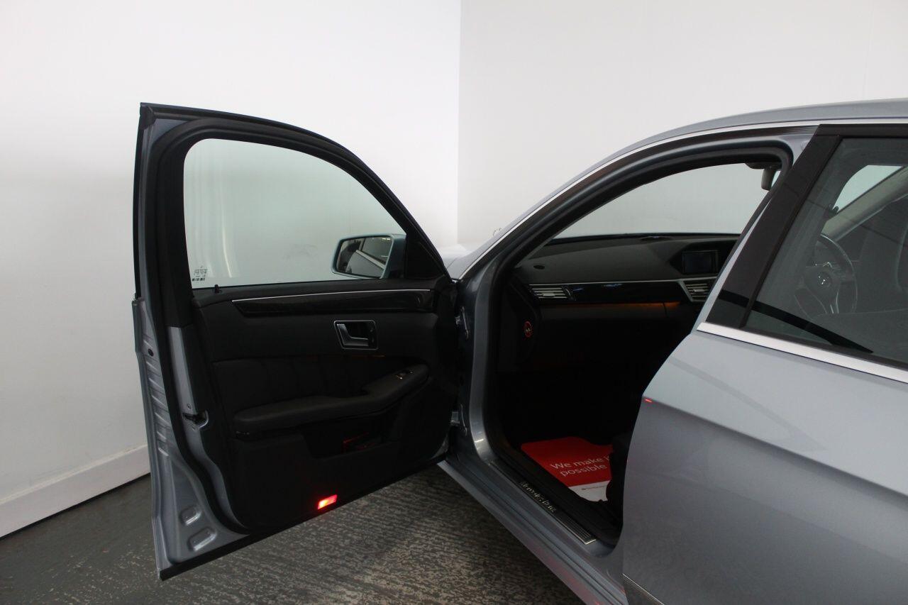 Mercedes-Benz E-Class view 27