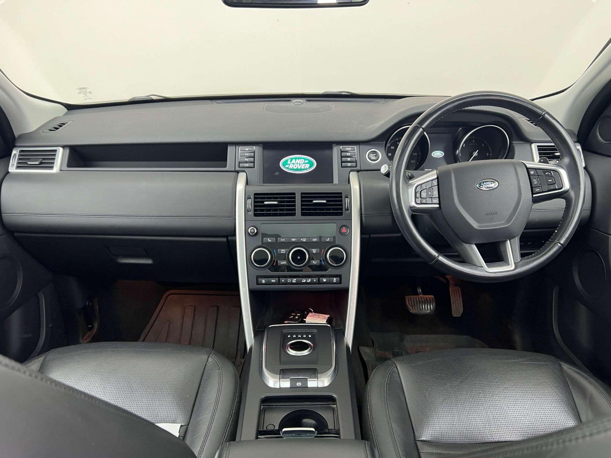 Land Rover Discovery Sport view 4