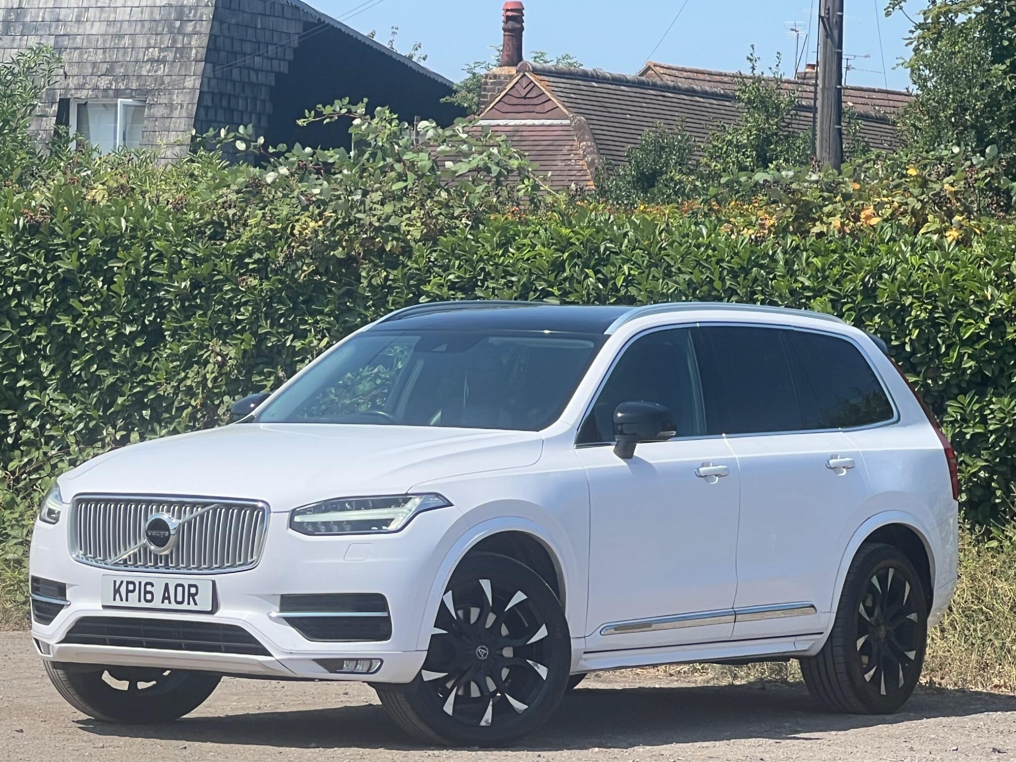 Volvo XC90 view 3