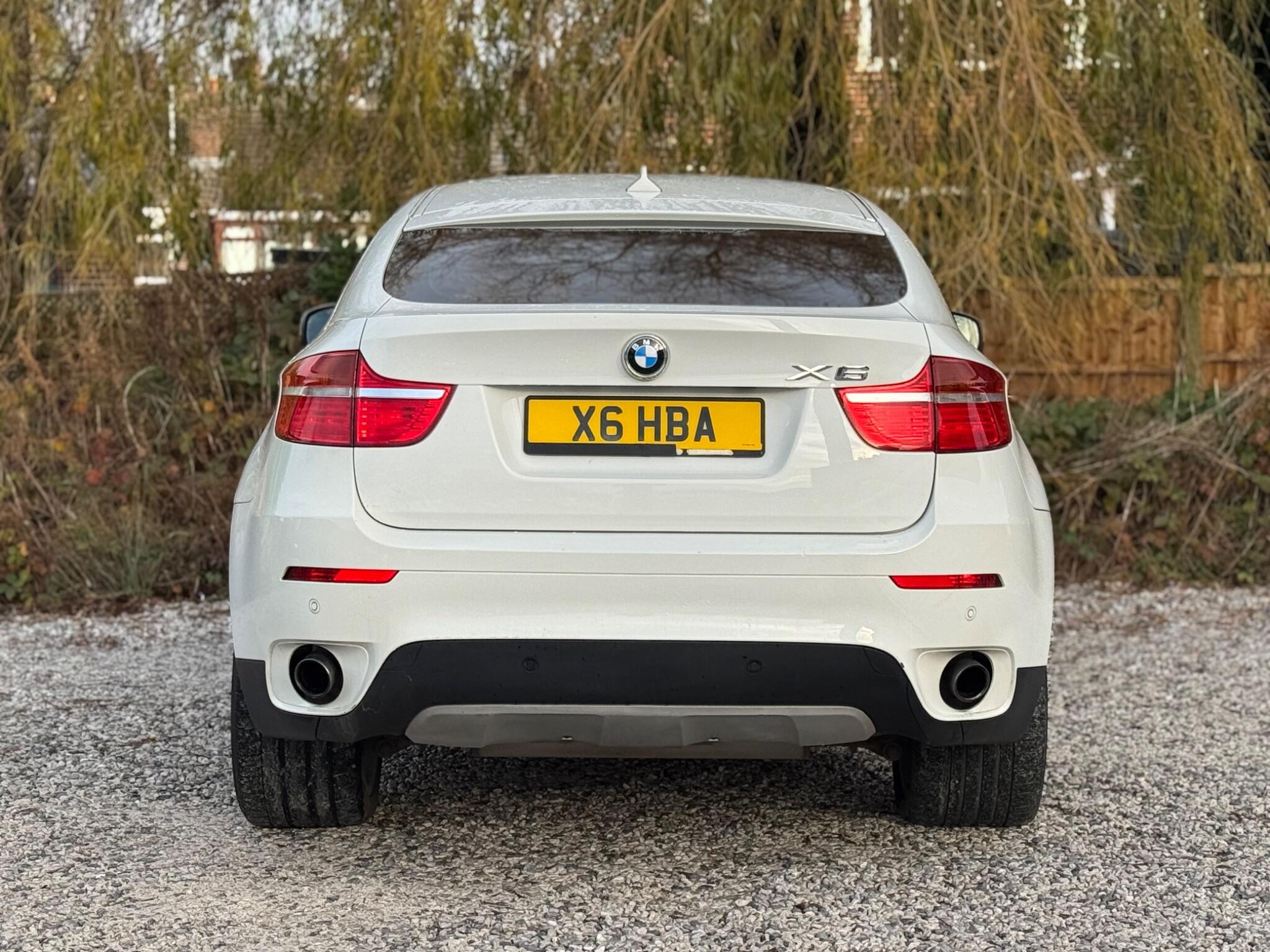 BMW X6 view 9