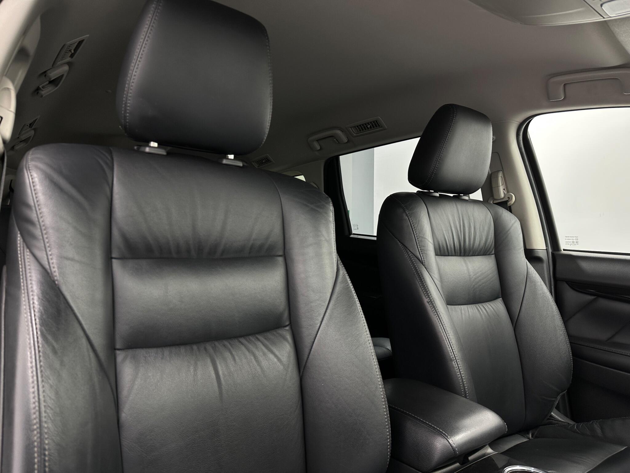 Mitsubishi Shogun Sport view 34