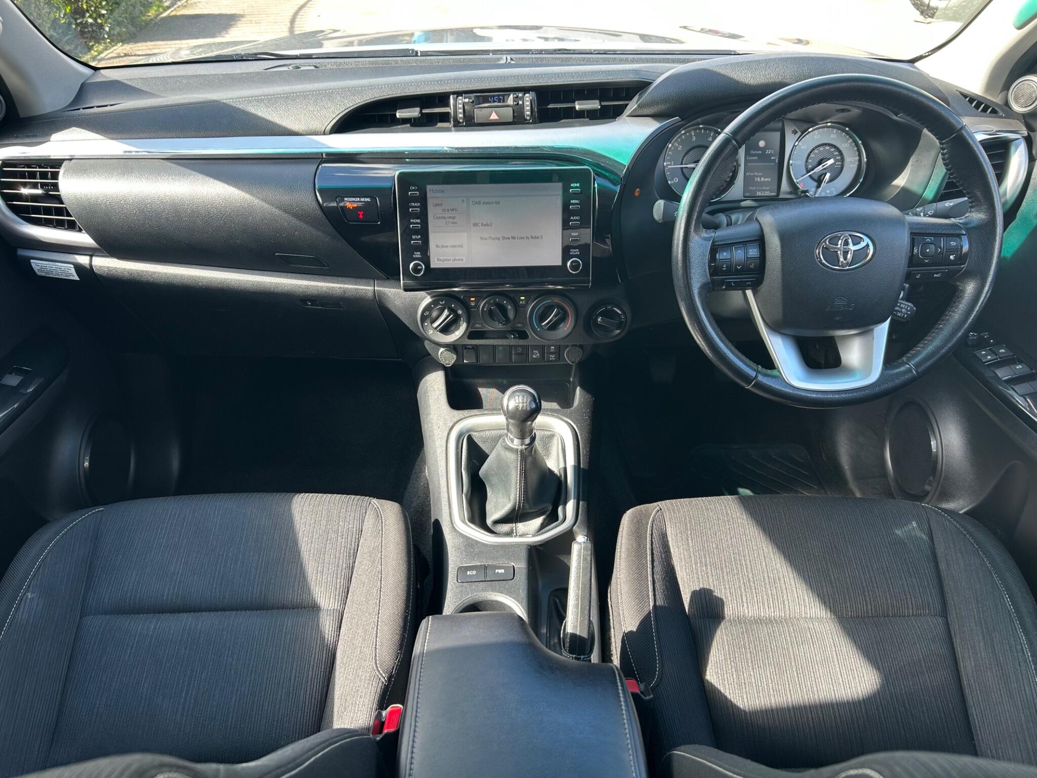 Toyota Hilux view 34