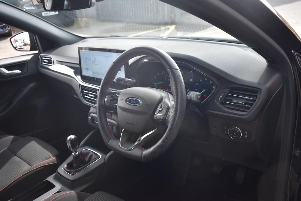 Ford Focus view 24