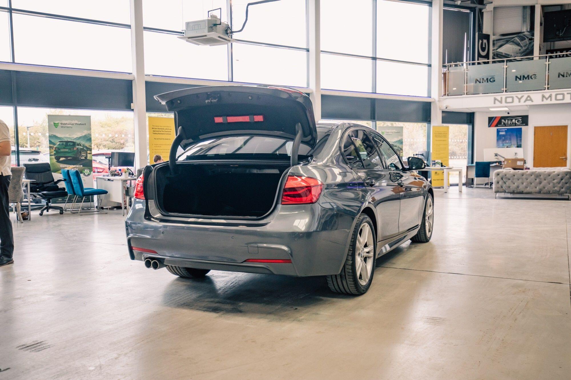 BMW 3 Series view 33