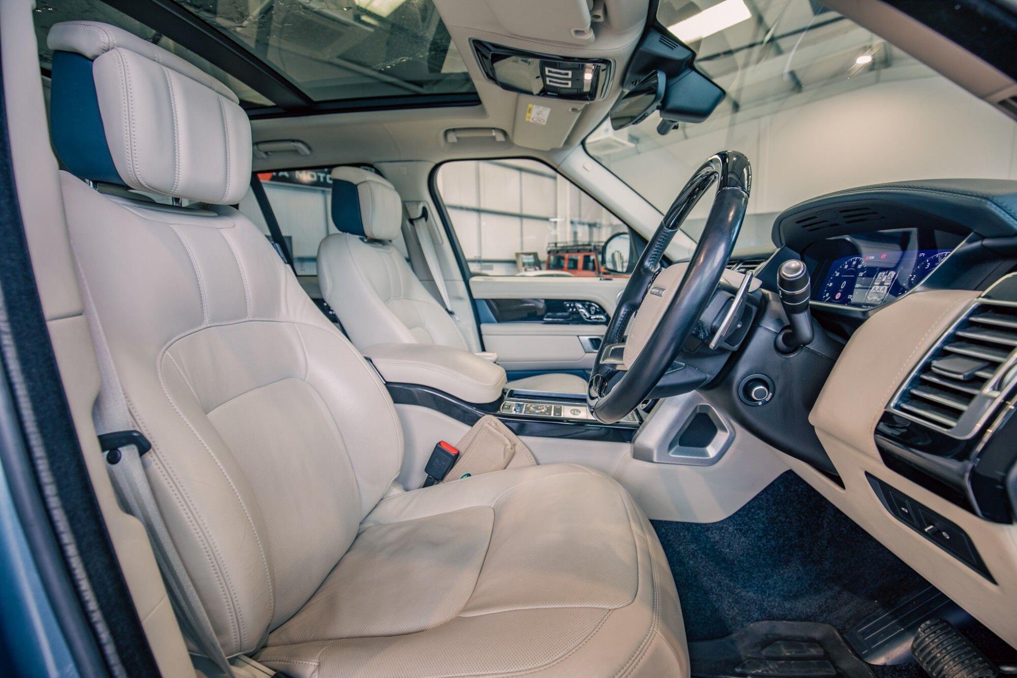Land Rover Range Rover view 2