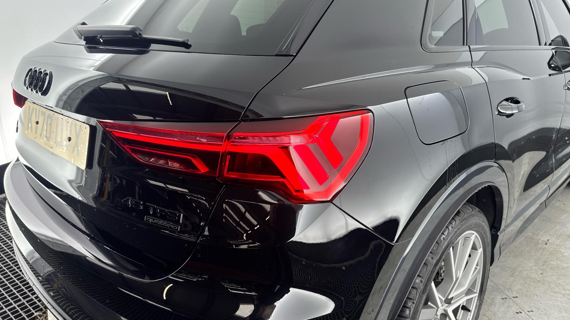 Audi Q3 view 23