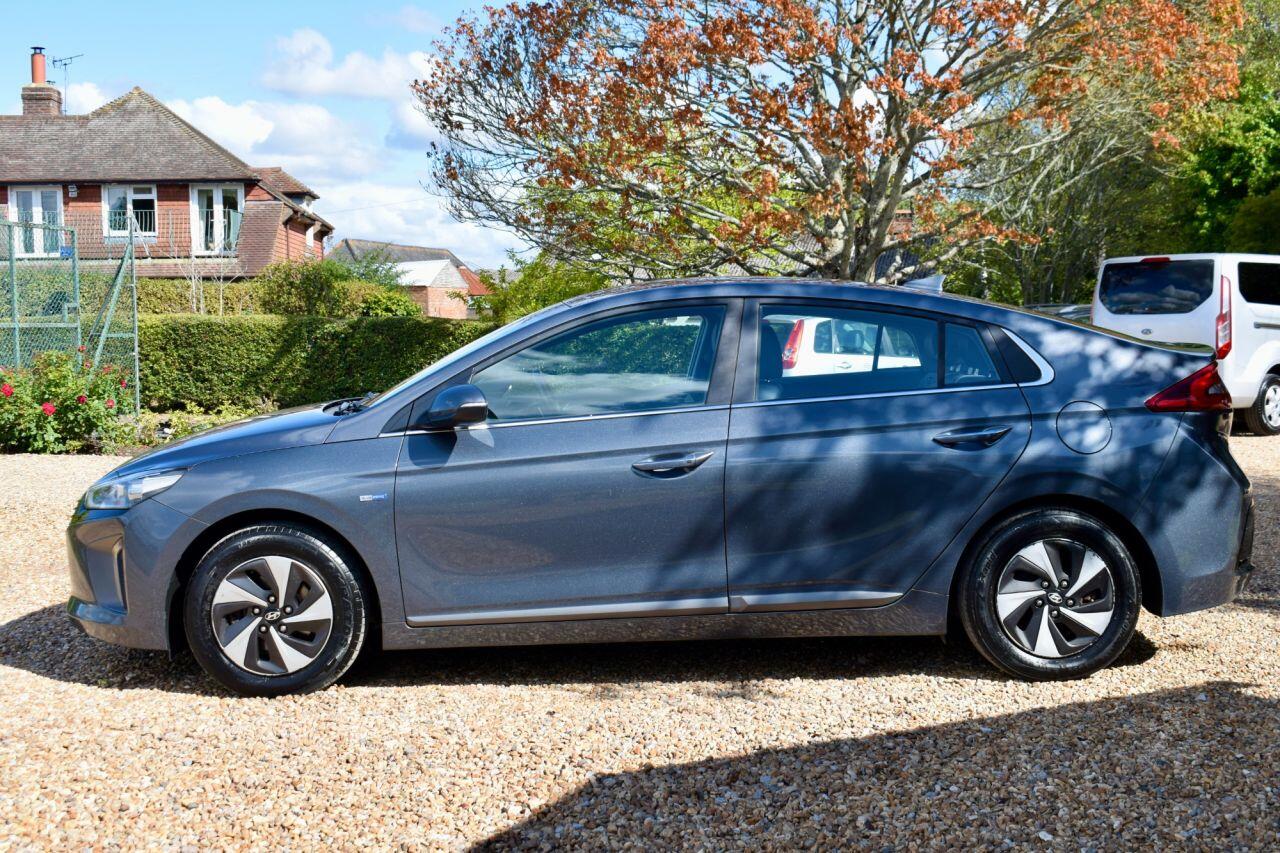Hyundai Ioniq view 7